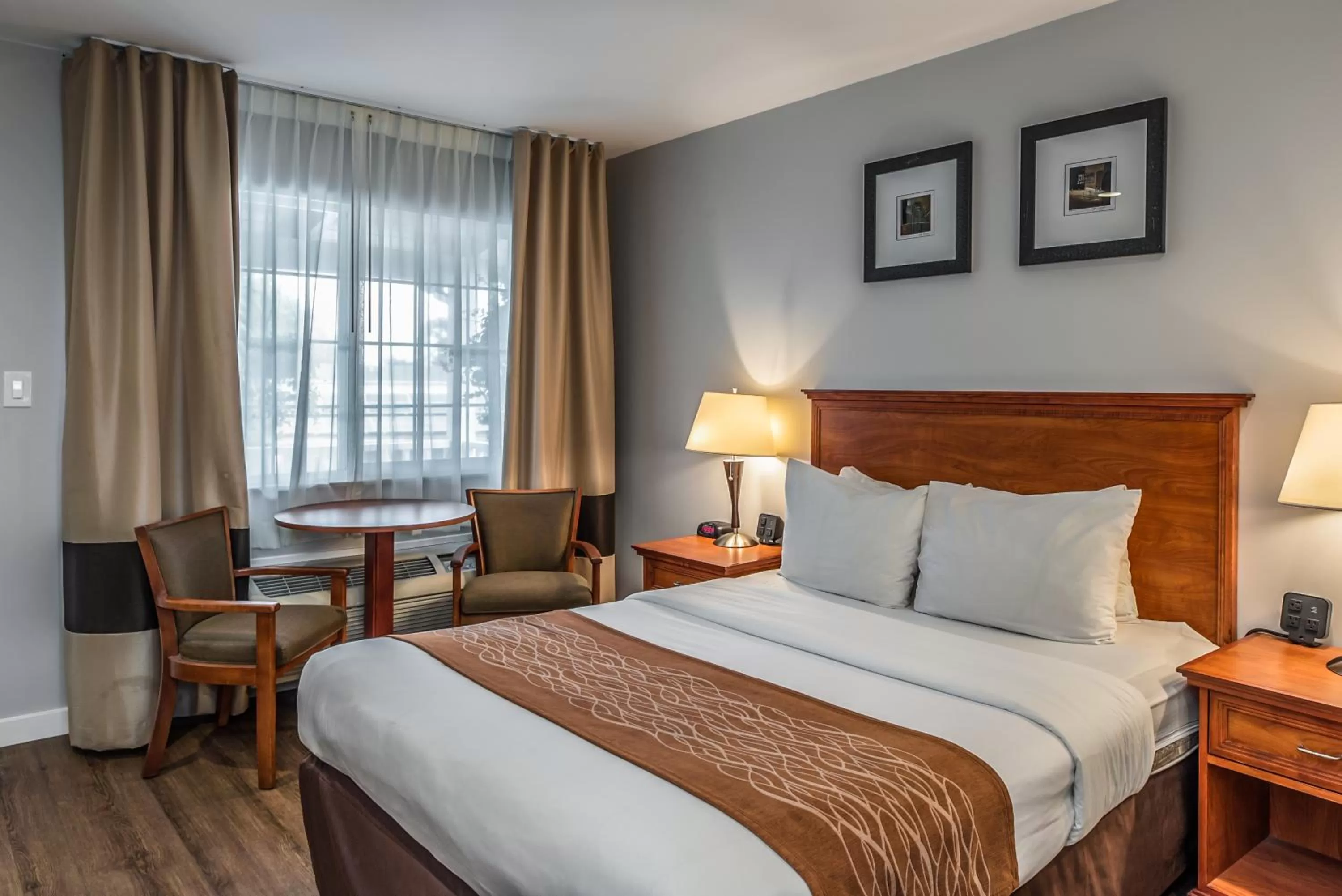 Standard Room With One King Bed - Non-Smoking in The Inn at 1252 Monterey