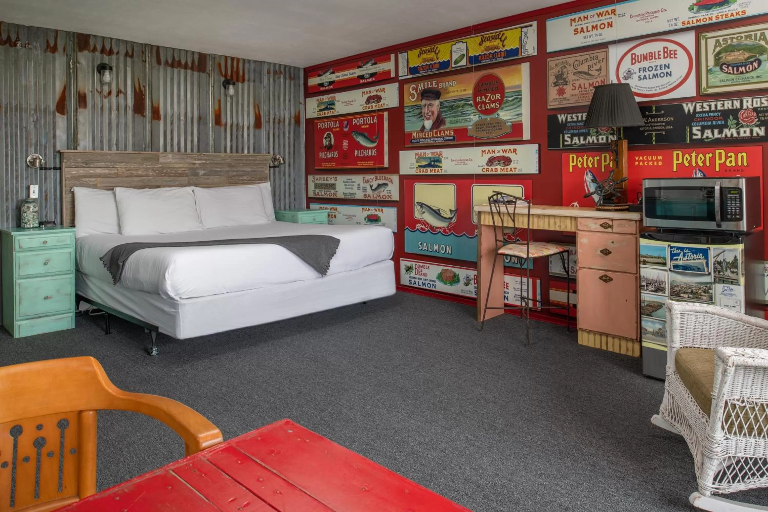 Deluxe King Room (No Pets Allowed) in Astoria Riverwalk Inn
