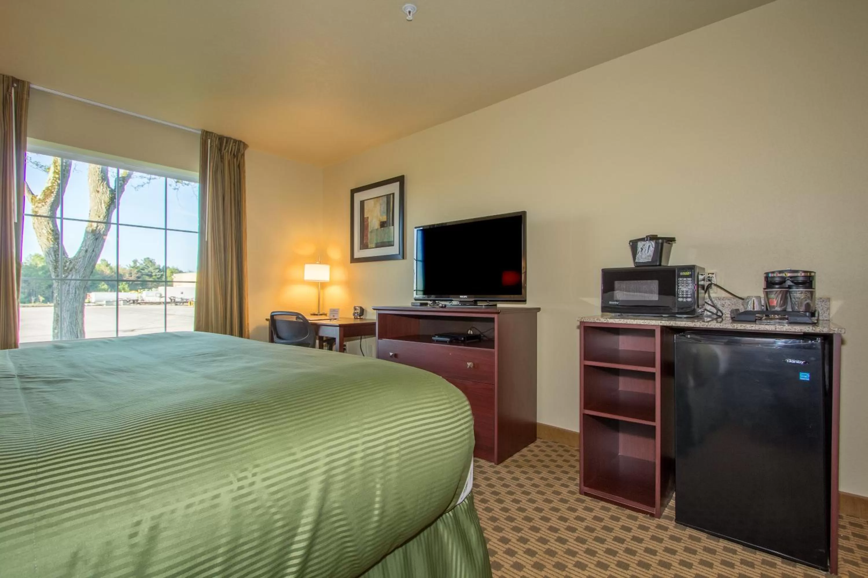 King Room - Disability Access in Cobblestone Inn & Suites - Corry