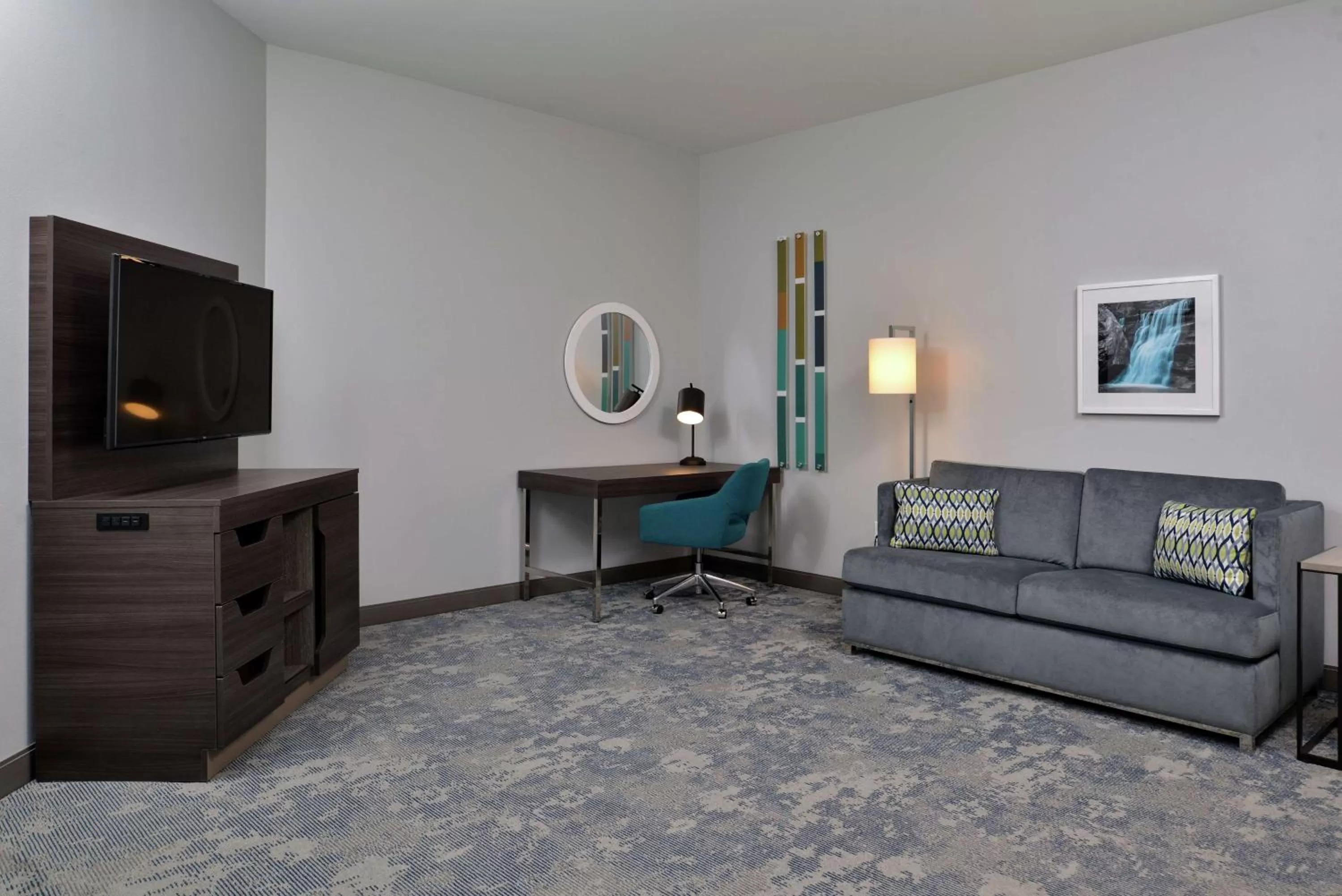 One-Bedroom King Suite - Non-Smoking in Hampton Inn Cedar Falls Downtown, Ia