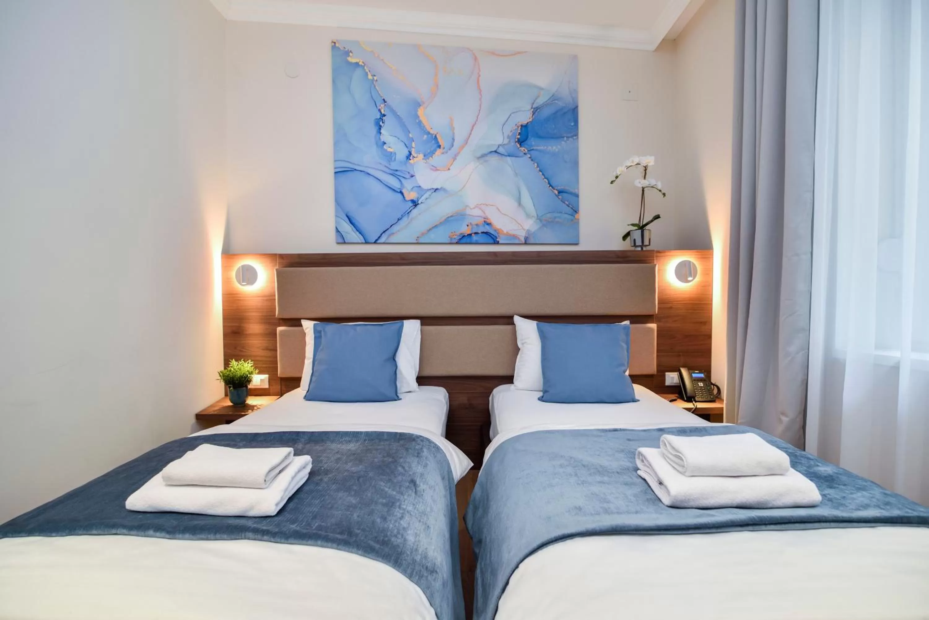 Double or Twin Room in Hotel Opera Garni