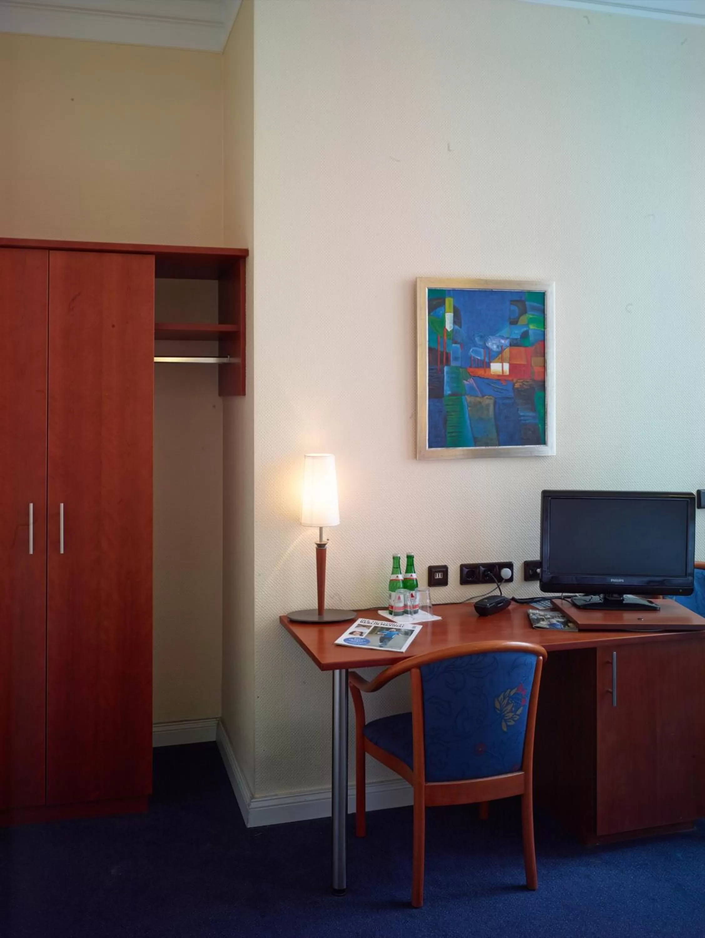 Comfort Single Room with Shower in Kurfürst am Kurfürstendamm