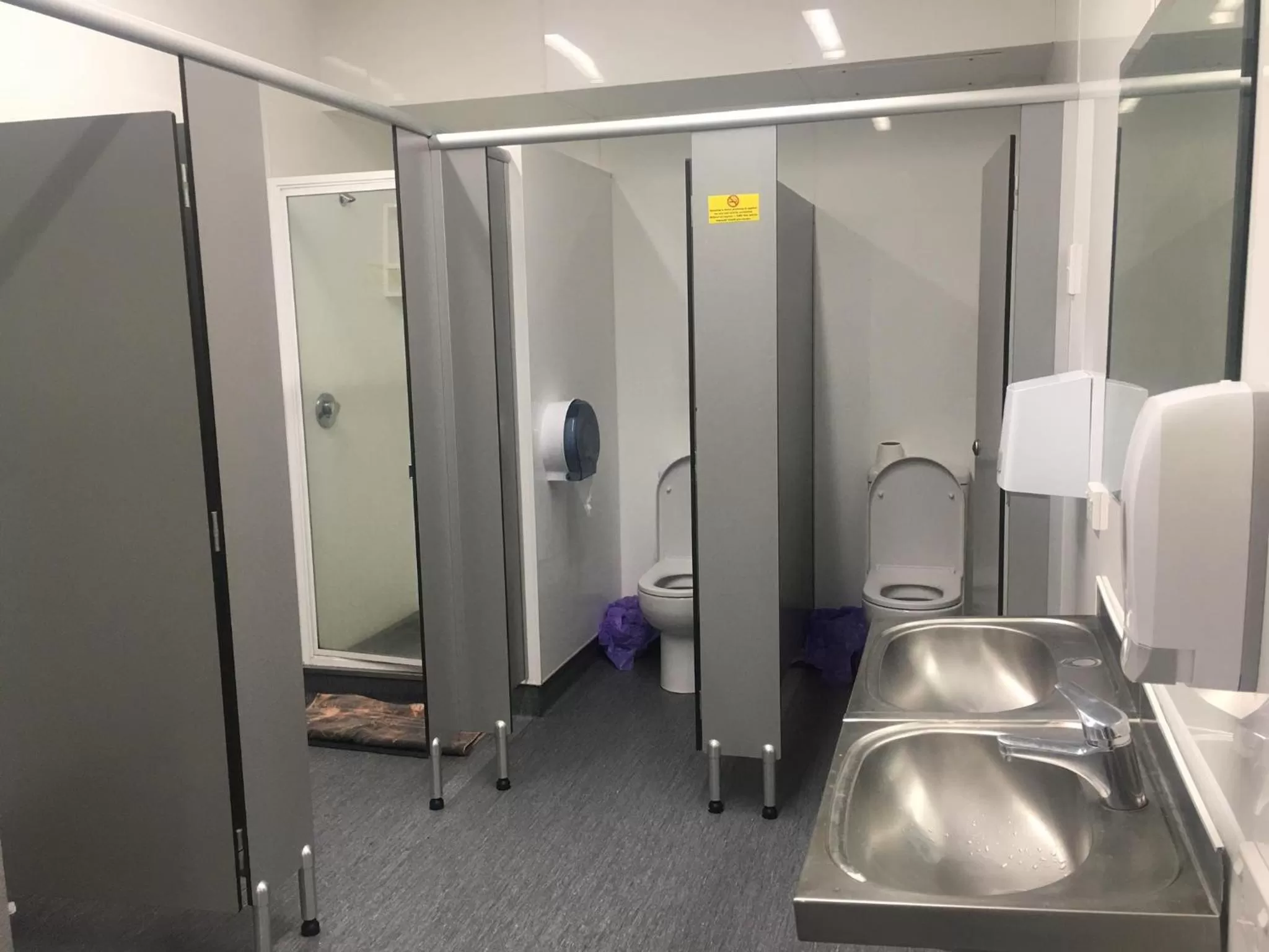 Double Room with Shared Bathroom - No Window in Surf 'N' Snow Backpackers Across Sky Tower