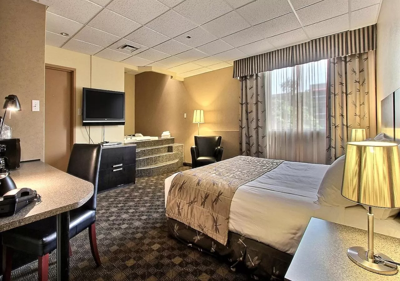 King Suite with Spa Bath in Hotel Classique