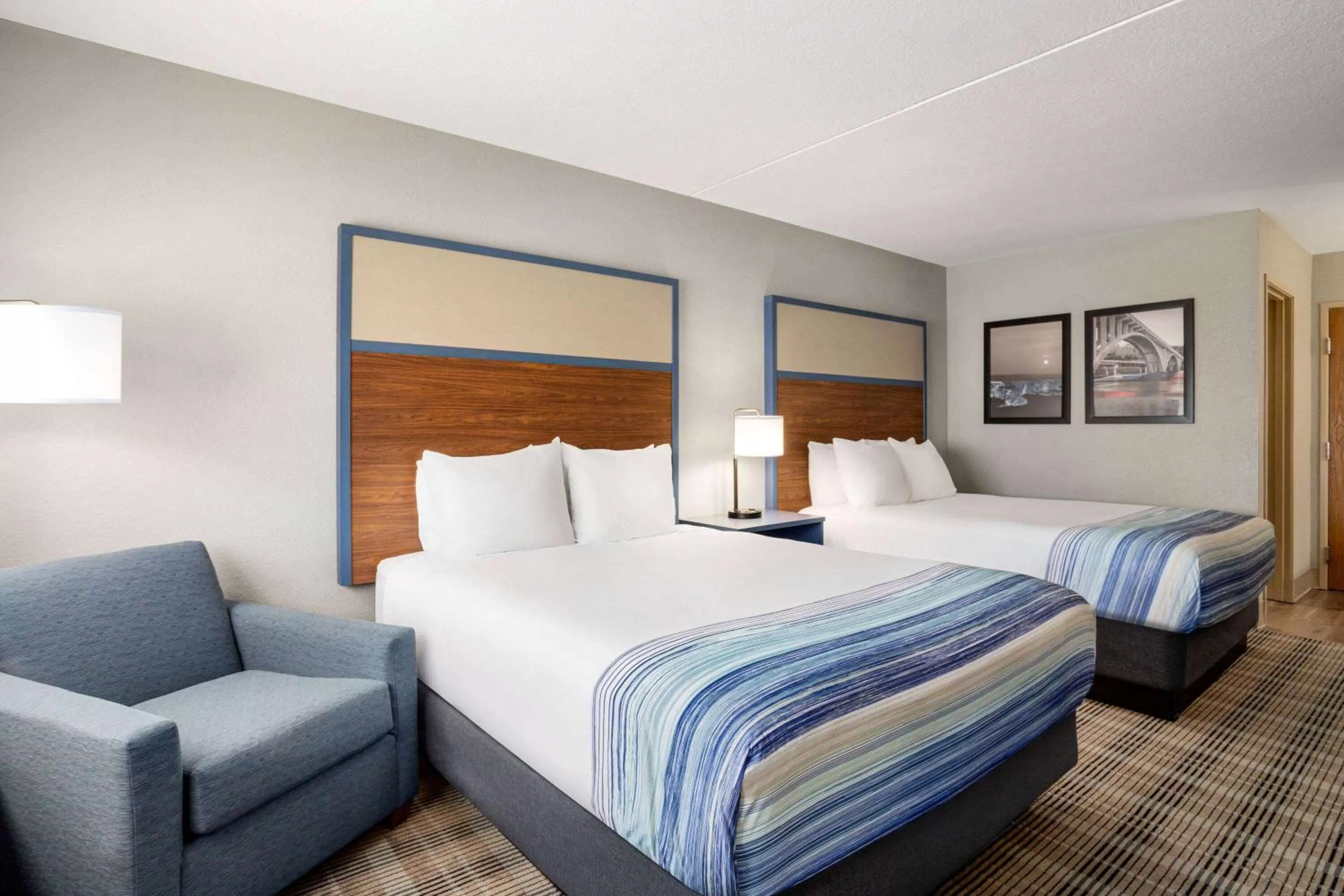2 Queen Beds, Exterior Room, Non-Smoking in AmericInn by Wyndham Branson & Conference Center