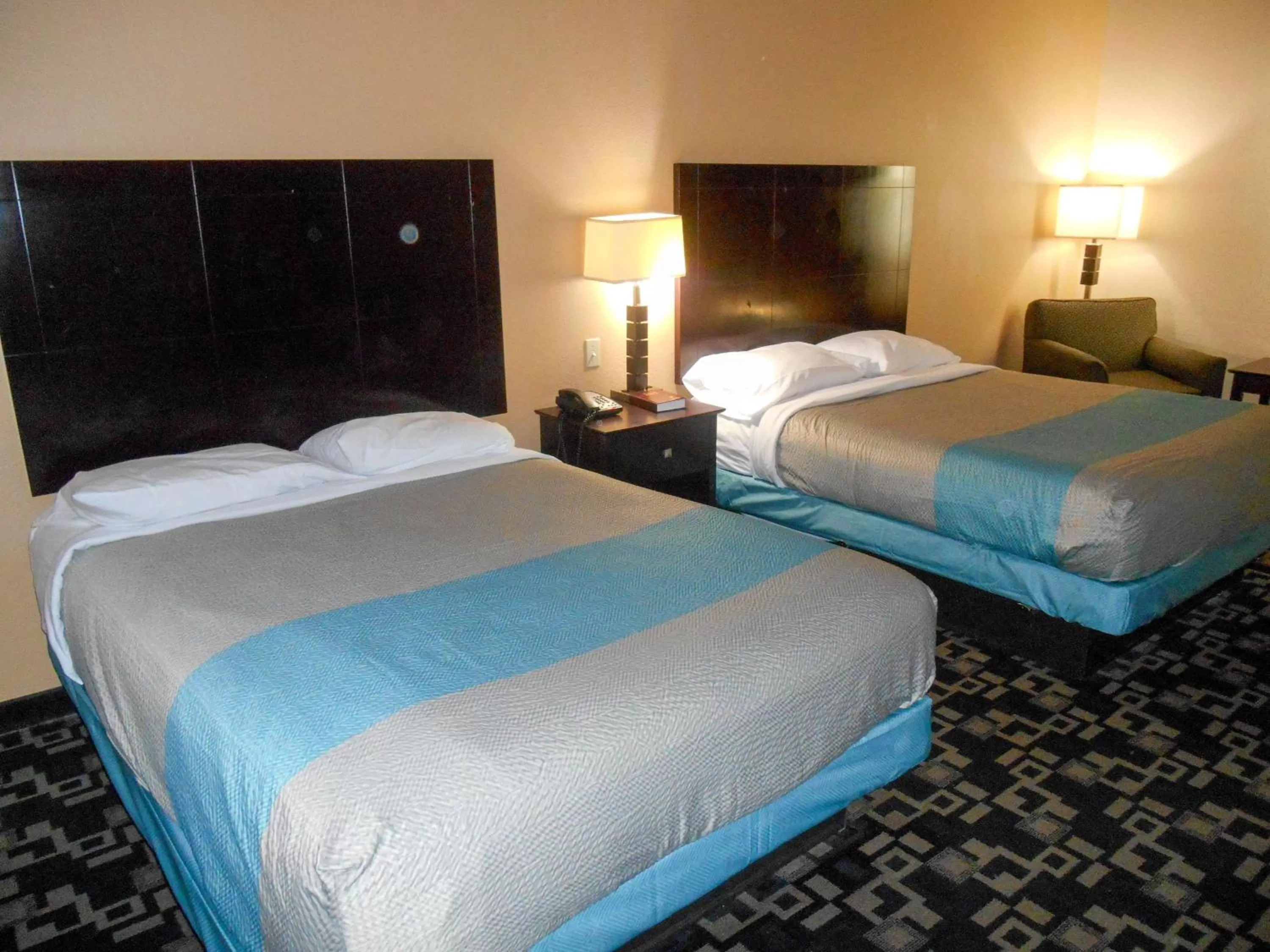 Queen Room with Two Queen Beds - Disability Access - Non-Smoking in Motel 6-Joshua, TX