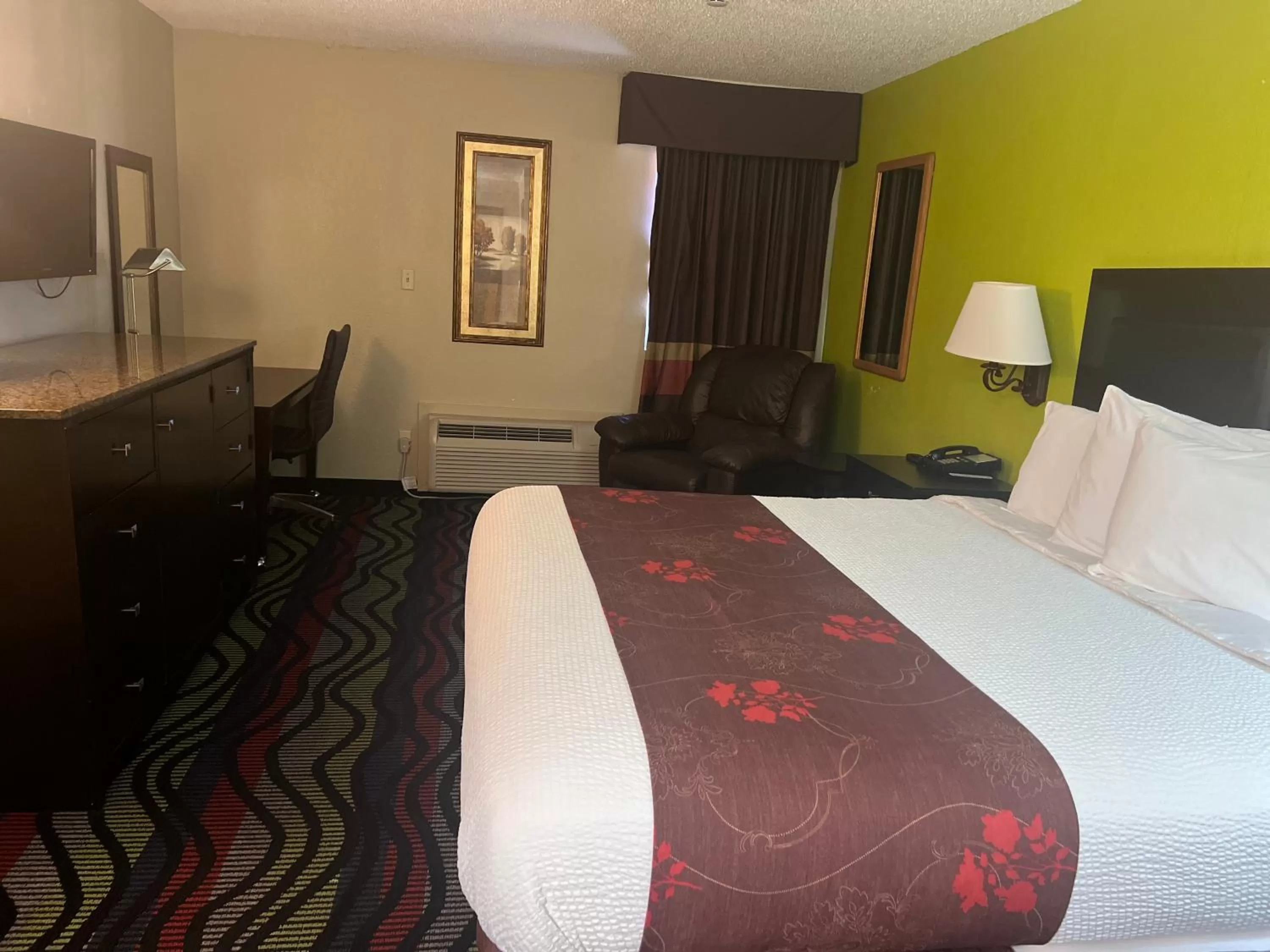 Standard King Room in Apple Tree Inn