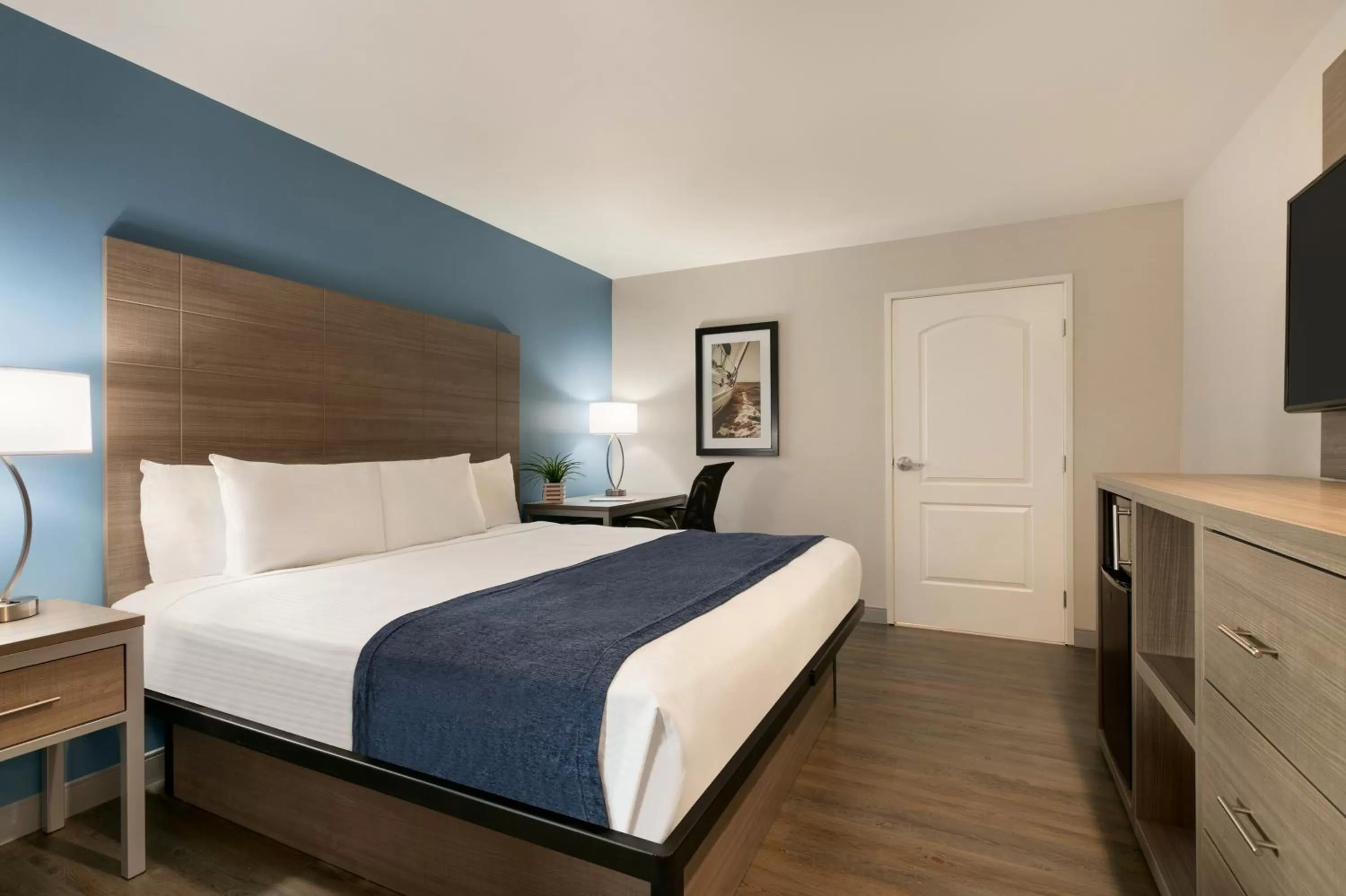 King Room in Torch Lite Inn at the Beach Boardwalk