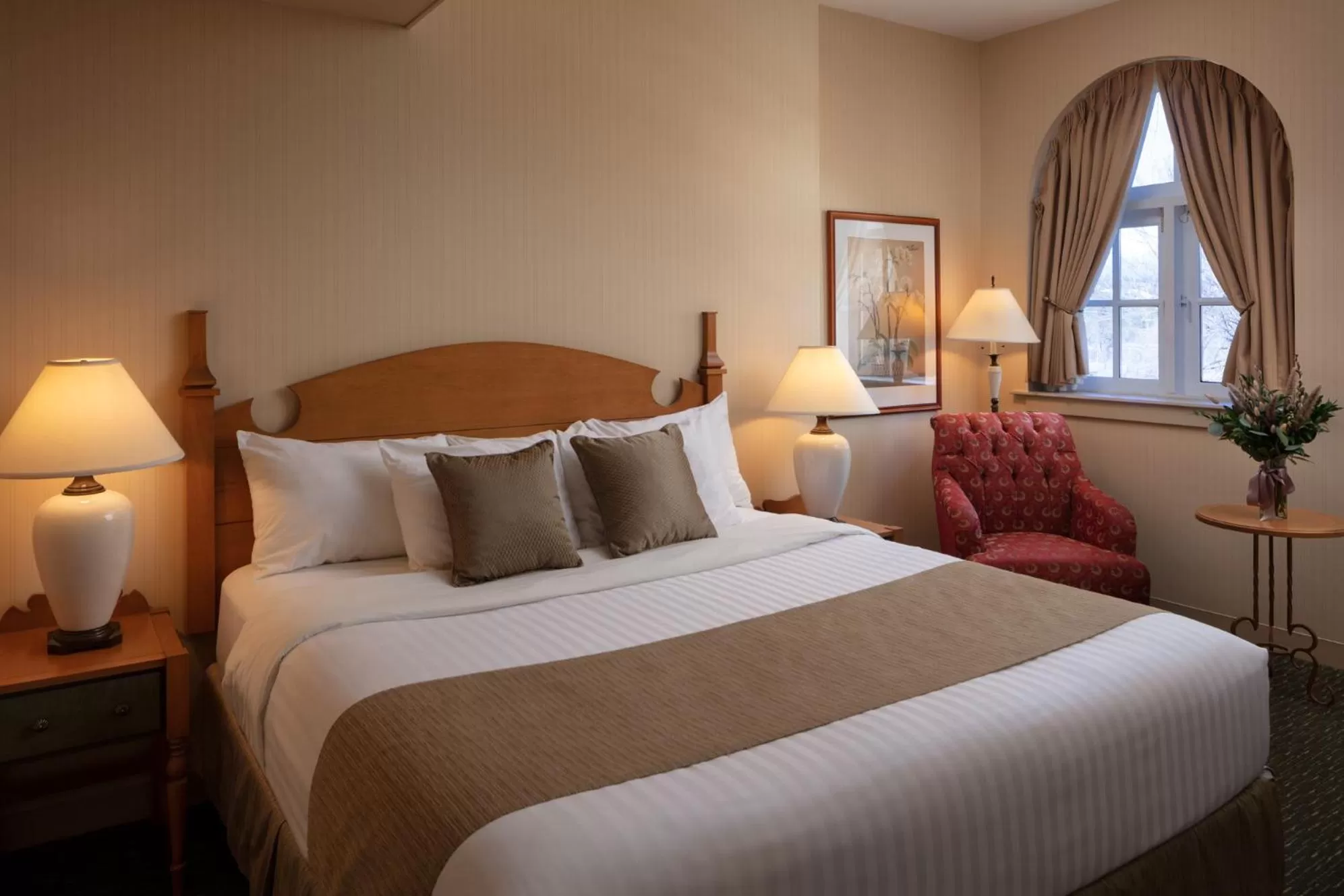 Deluxe King Suite in St. Eugene Golf Resort & Casino