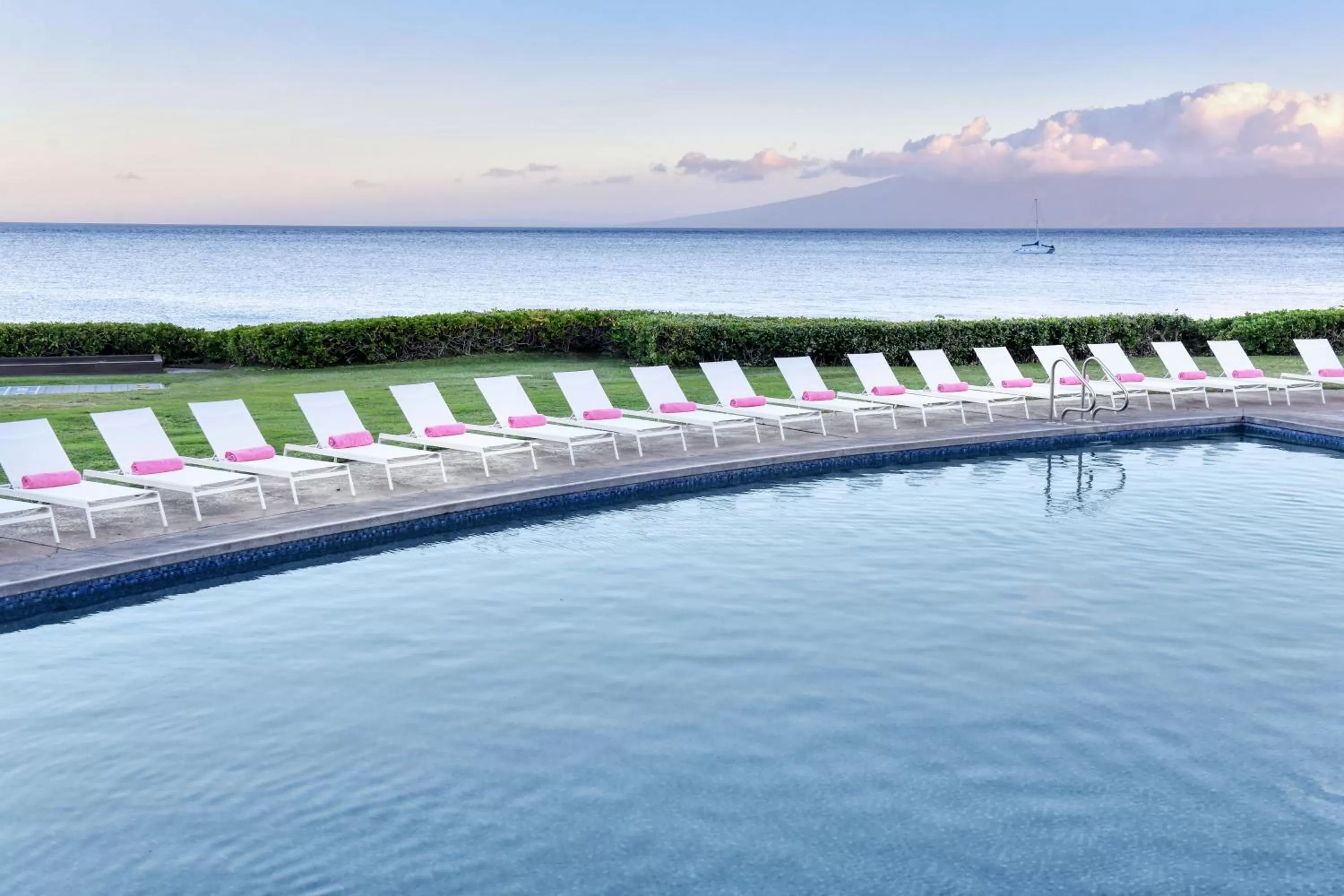 Royal Lahaina Resort & Bungalows