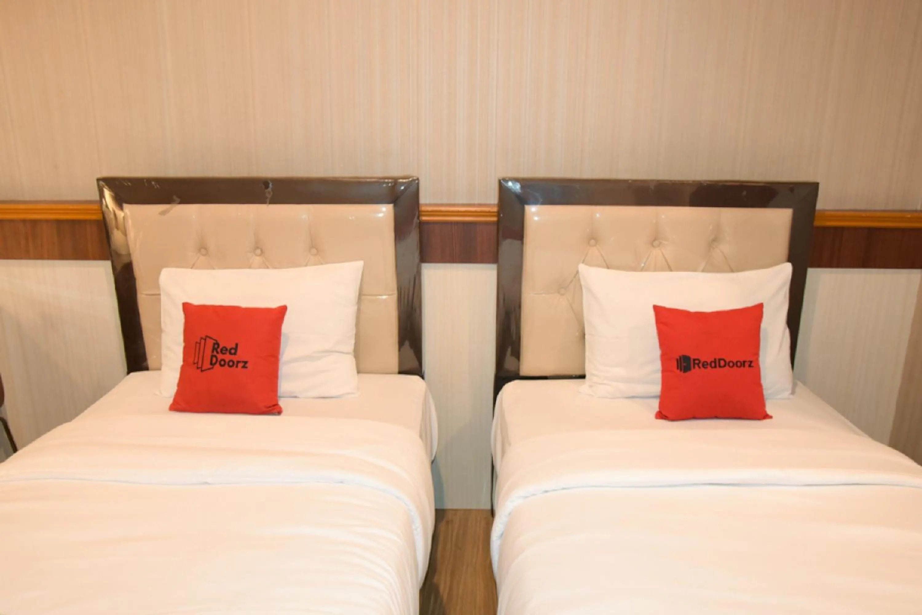 Twin Room in RedDoorz Plus near Universitas Sumatera Utara