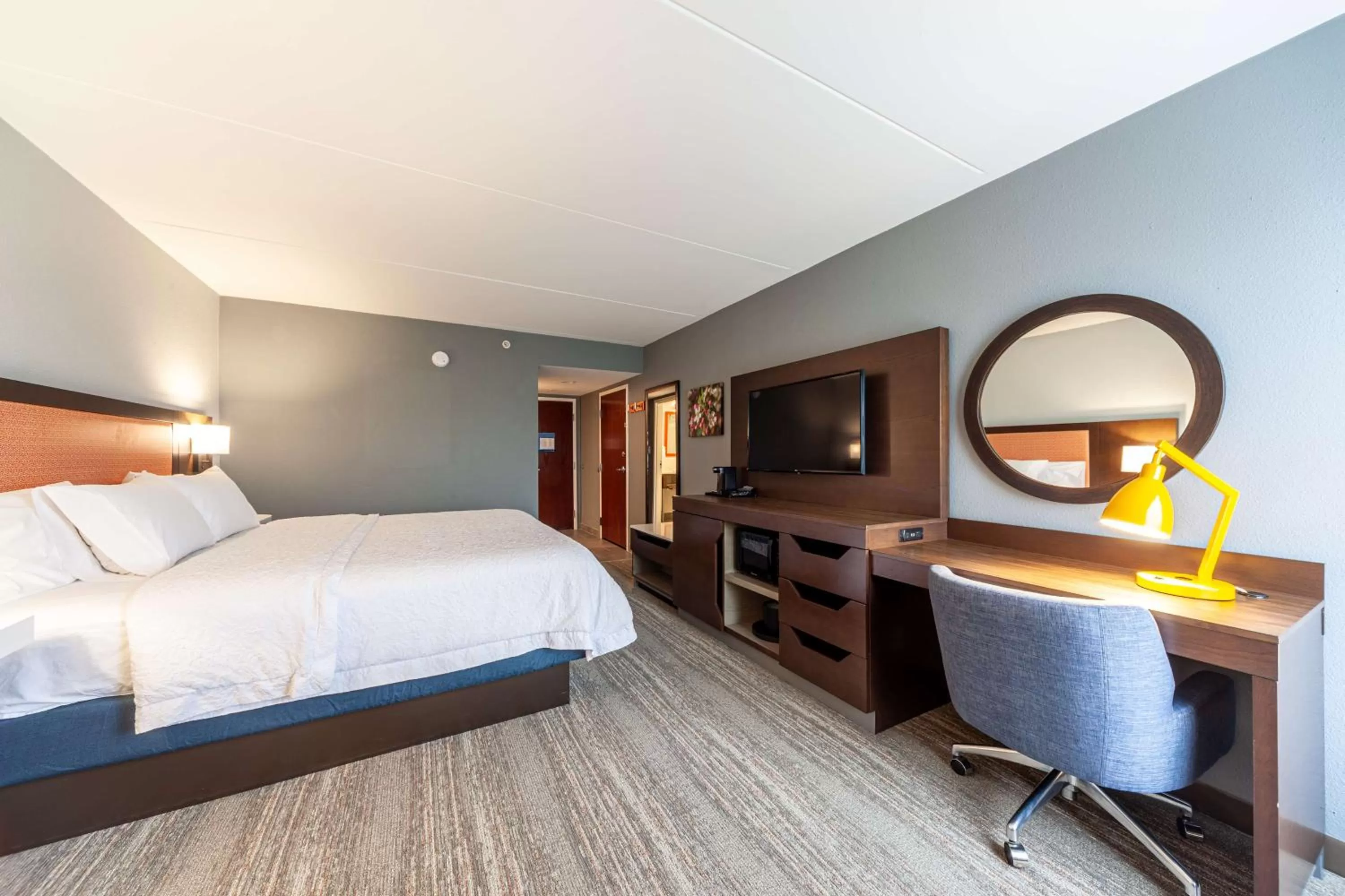 King Room - Hearing Access in Hampton Inn Winchester