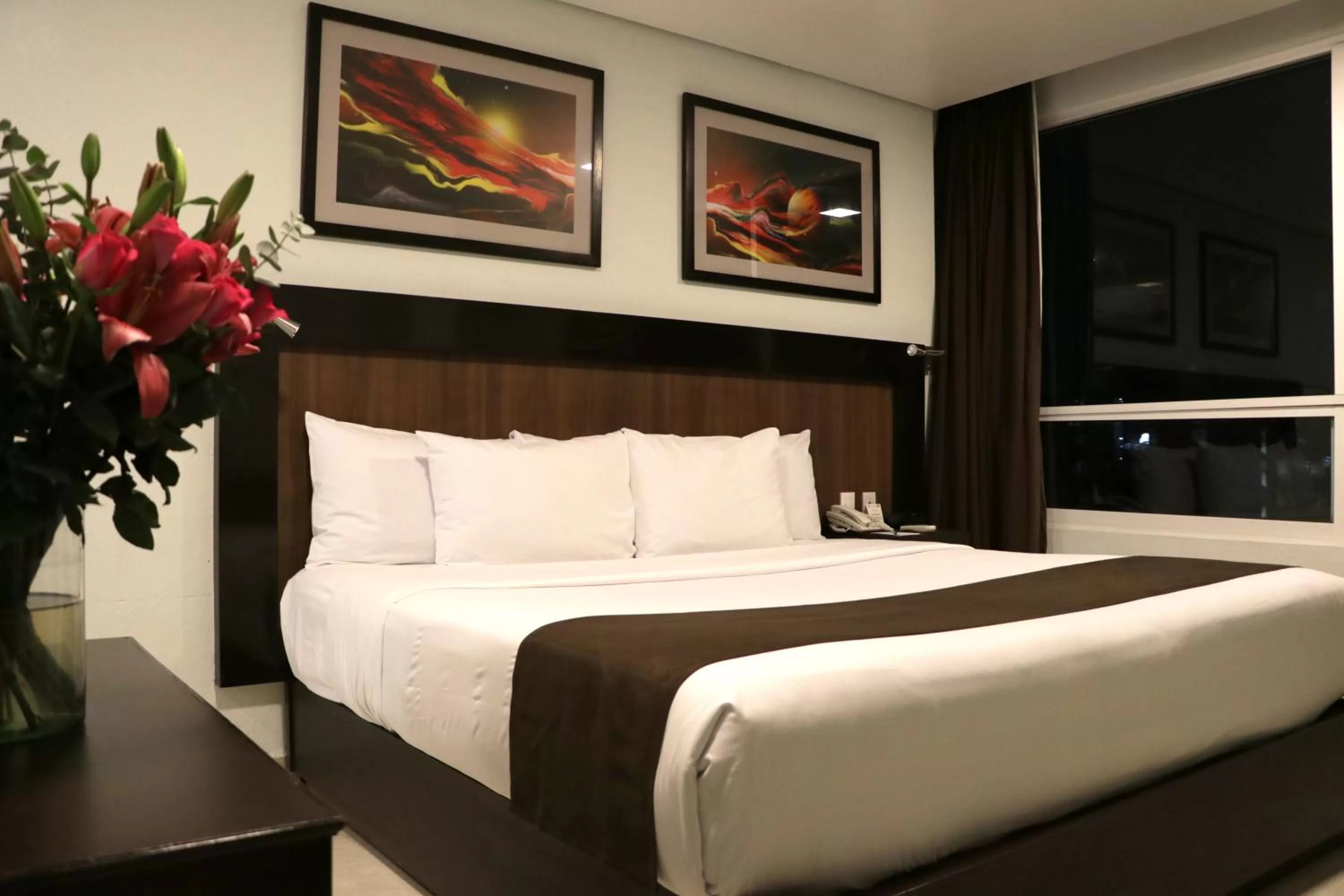 Executive Suite with 1 Kingsize Bed in Hotel & Suites PF