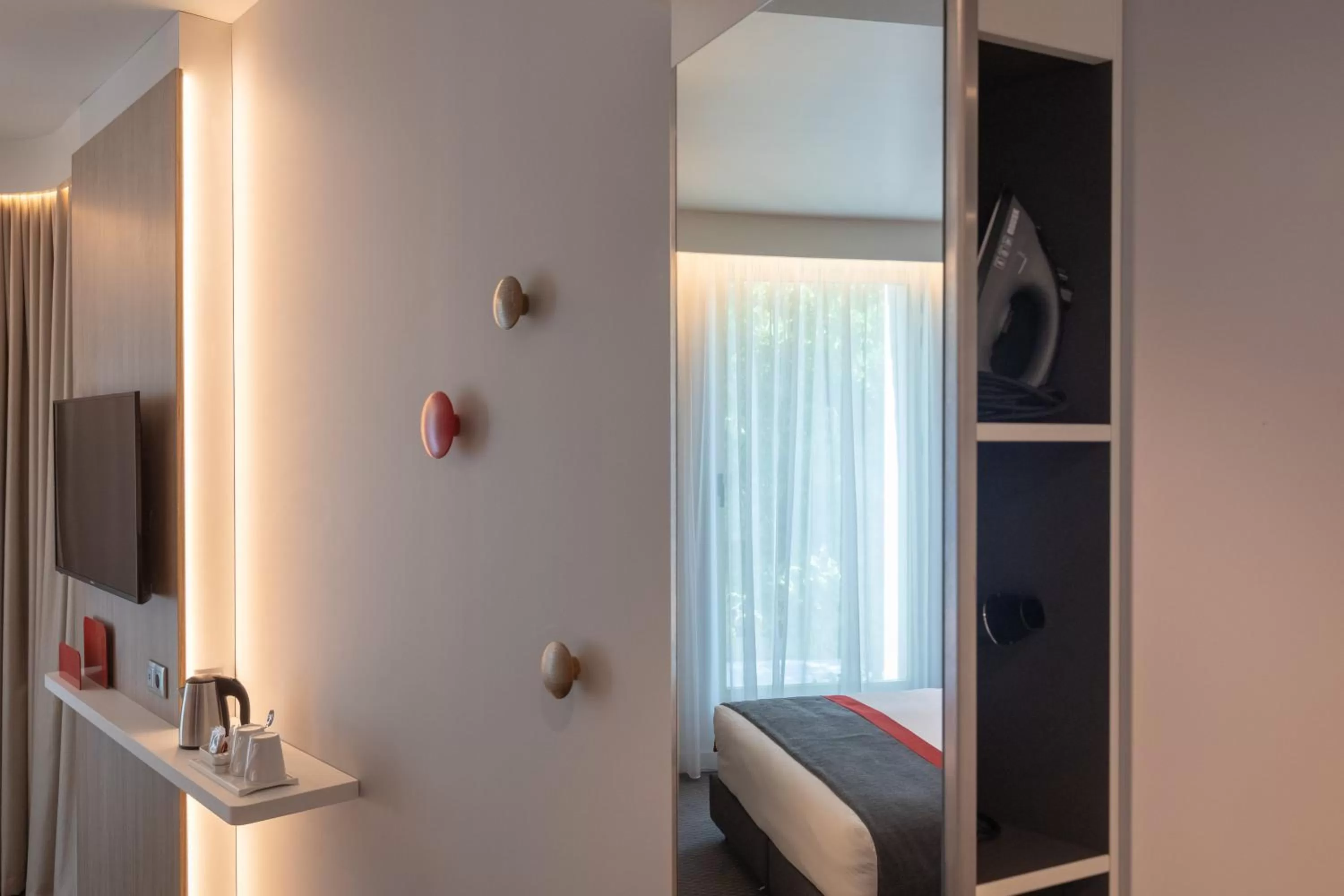 Double Room - Mobility Access with Roll-in Shower in Holiday Inn Express - Lisbon - Plaza Saldanha, an IHG Hotel