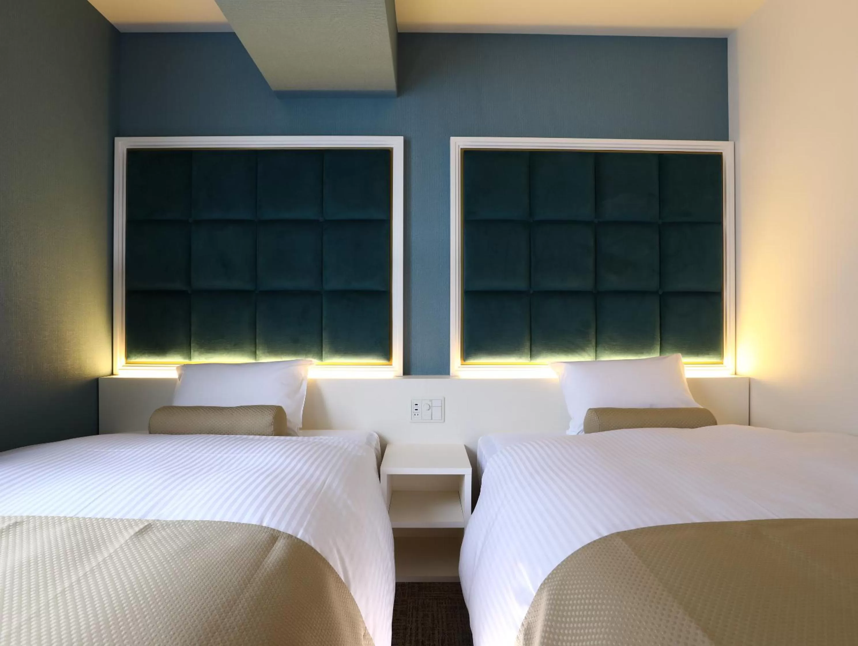 Bed in KOKO HOTEL Osaka Umeda - formerly Hotel Wing International Select Osaka Umeda