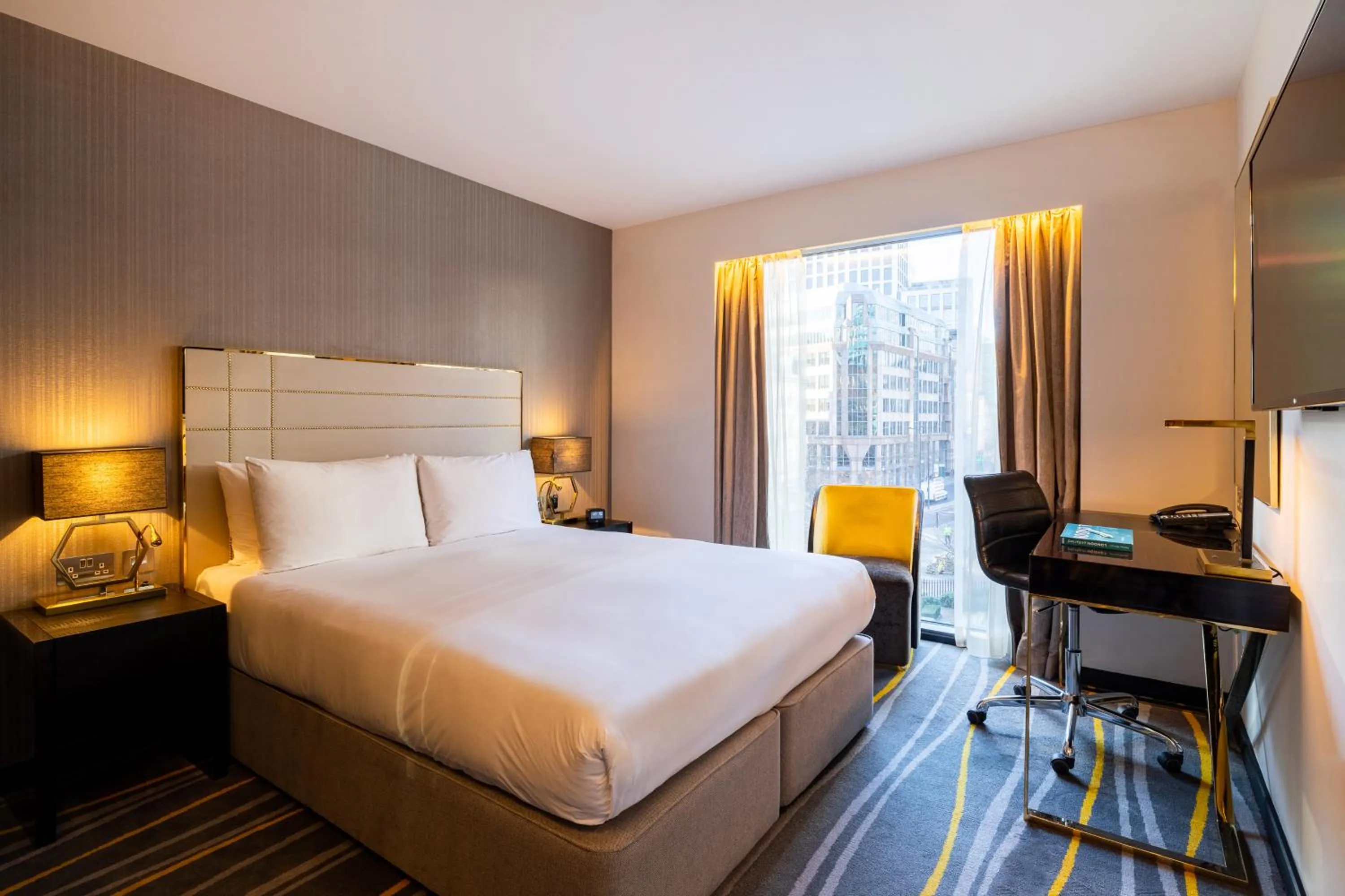 Superior, Towre Hyll King in Hotel Saint London