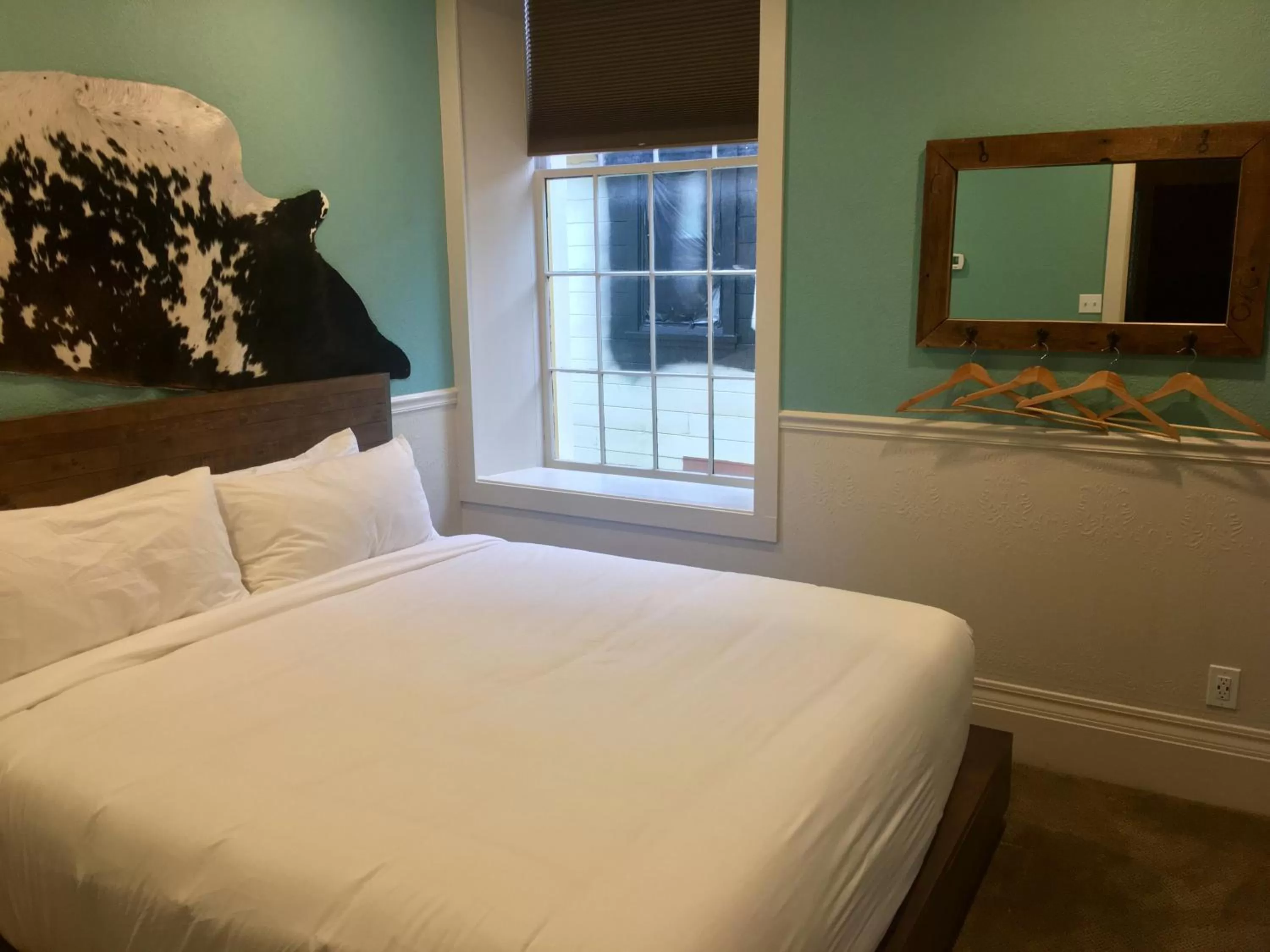 Standard King Room in The Groveland Hotel