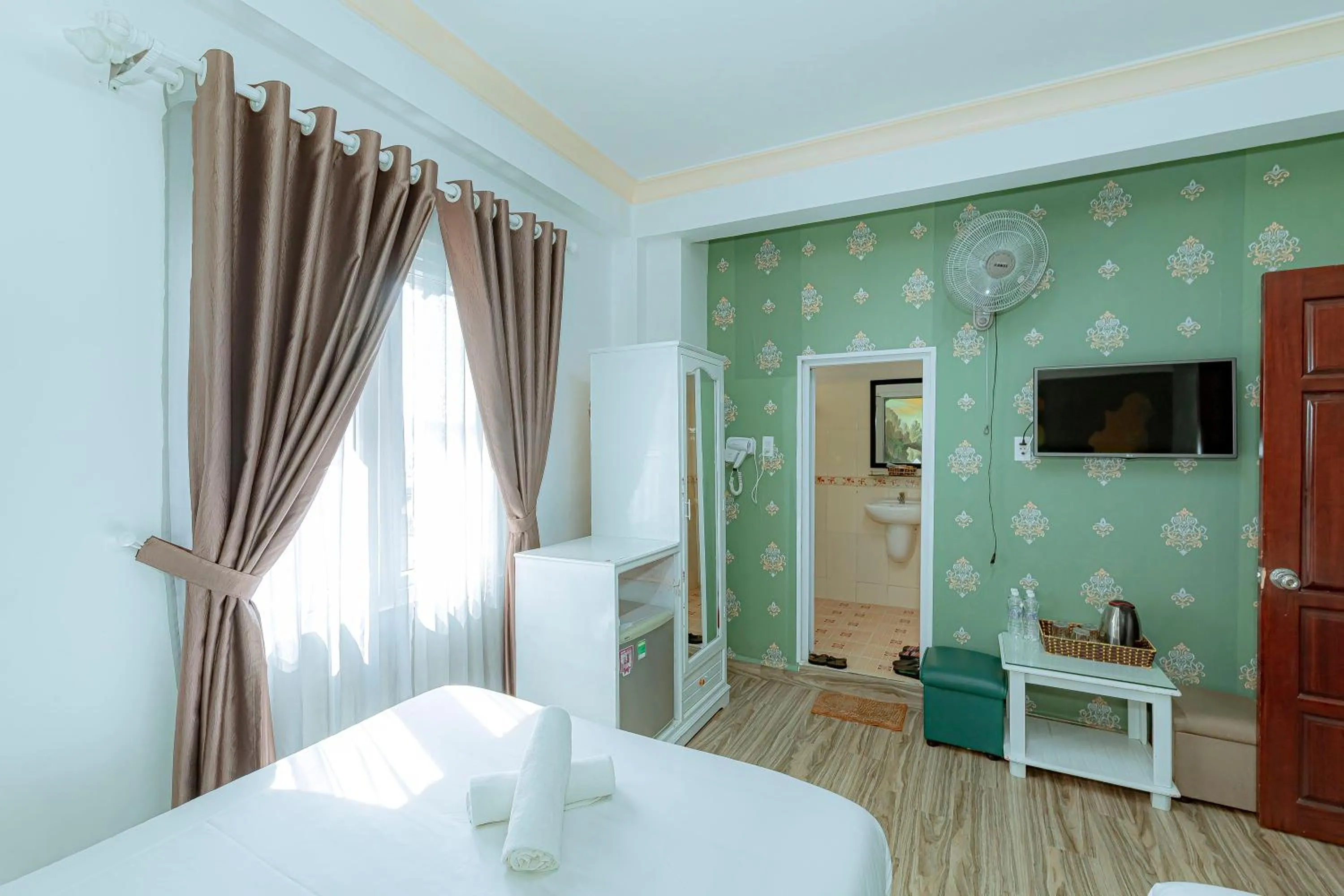 Twin Room with Bathroom in Ken's Backpackers Hotel