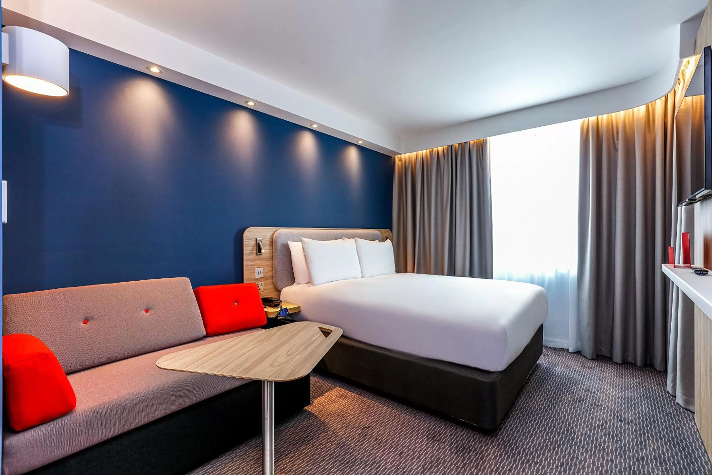 Standard Double Room with Sofa Bed and Free Hot Breakfast in Holiday Inn Express - Exeter - City Centre by IHG