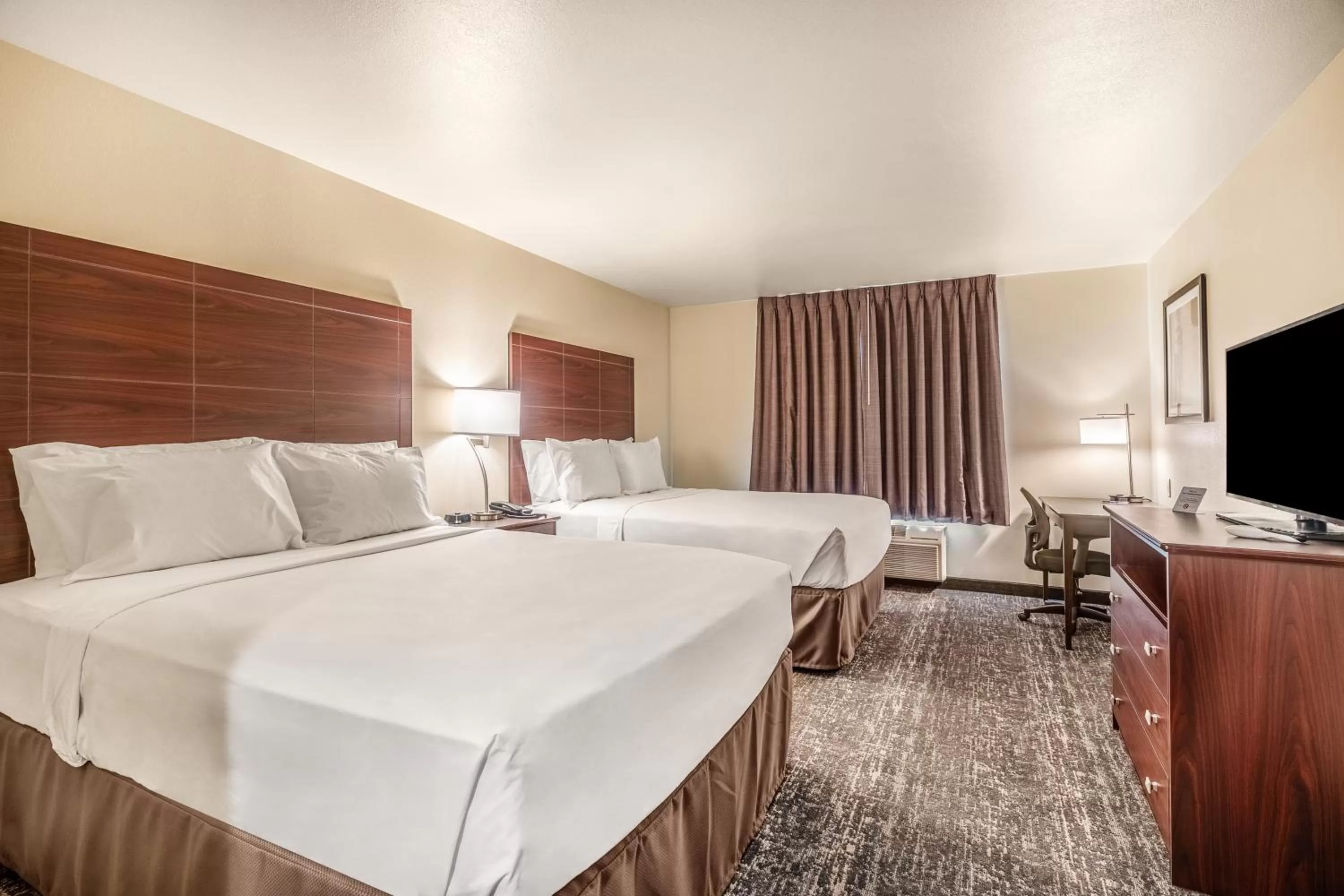 Queen Room in Cobblestone Hotel & Suites - Newport