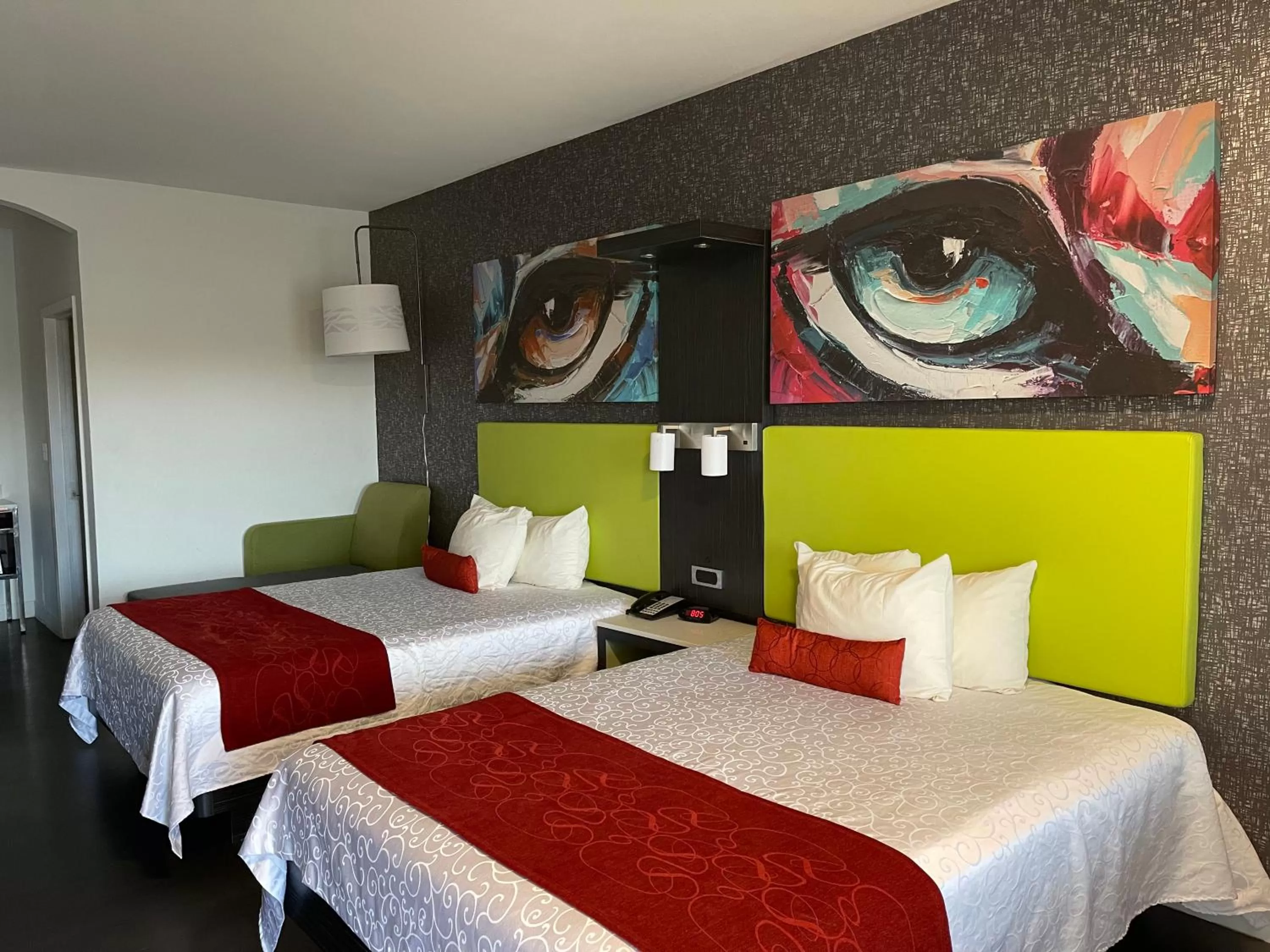 Queen Room with Two Queen Beds in Lindsay Inn