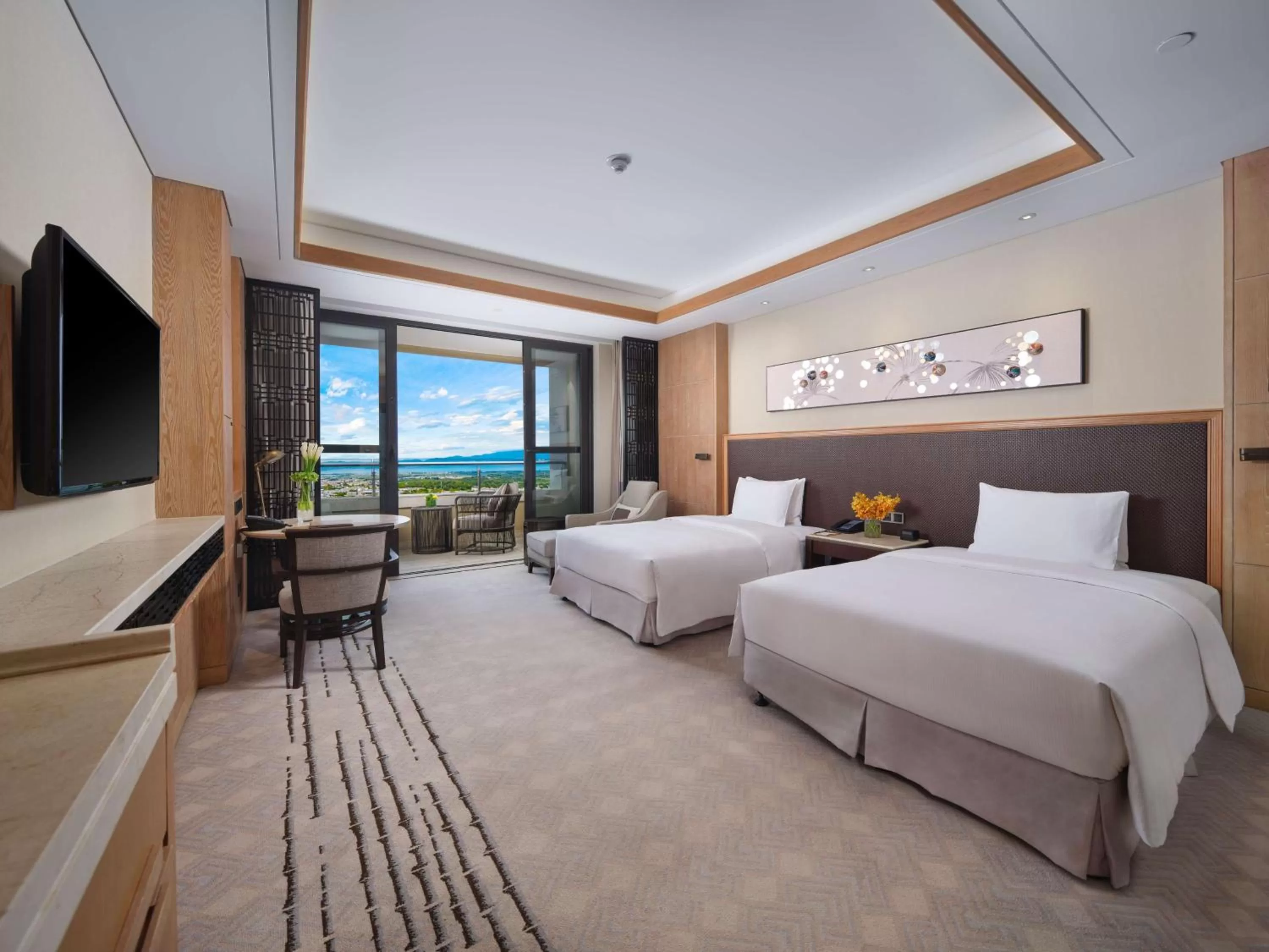 Deluxe Twin Room with Lake View in Hilton Dali Resort & Spa