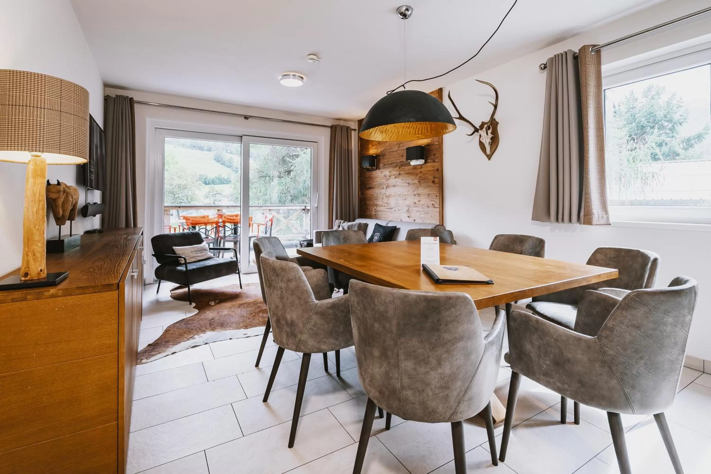 Three-Bedroom Suite in AvenidA Mountain Lodges Kaprun