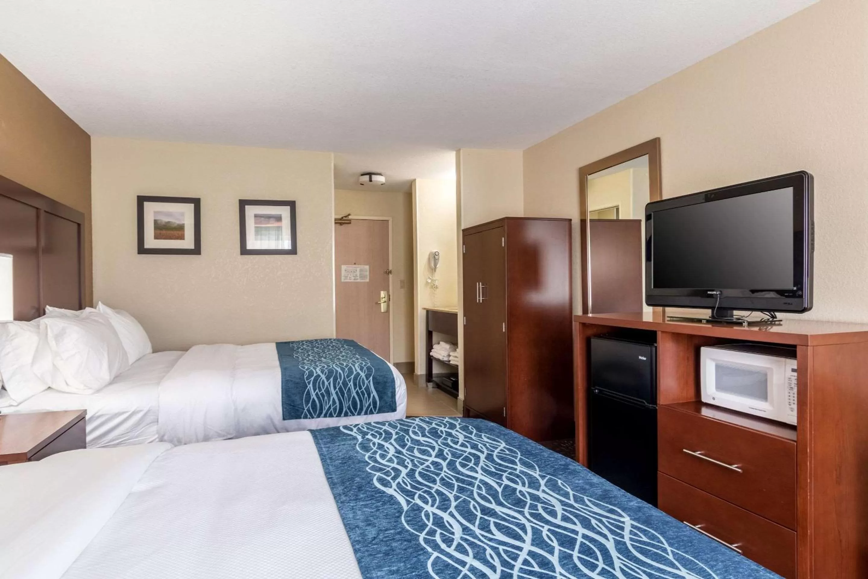 Queen Room with Two Queen Beds - Non-Smoking in Comfort Inn & Suites - Hannibal
