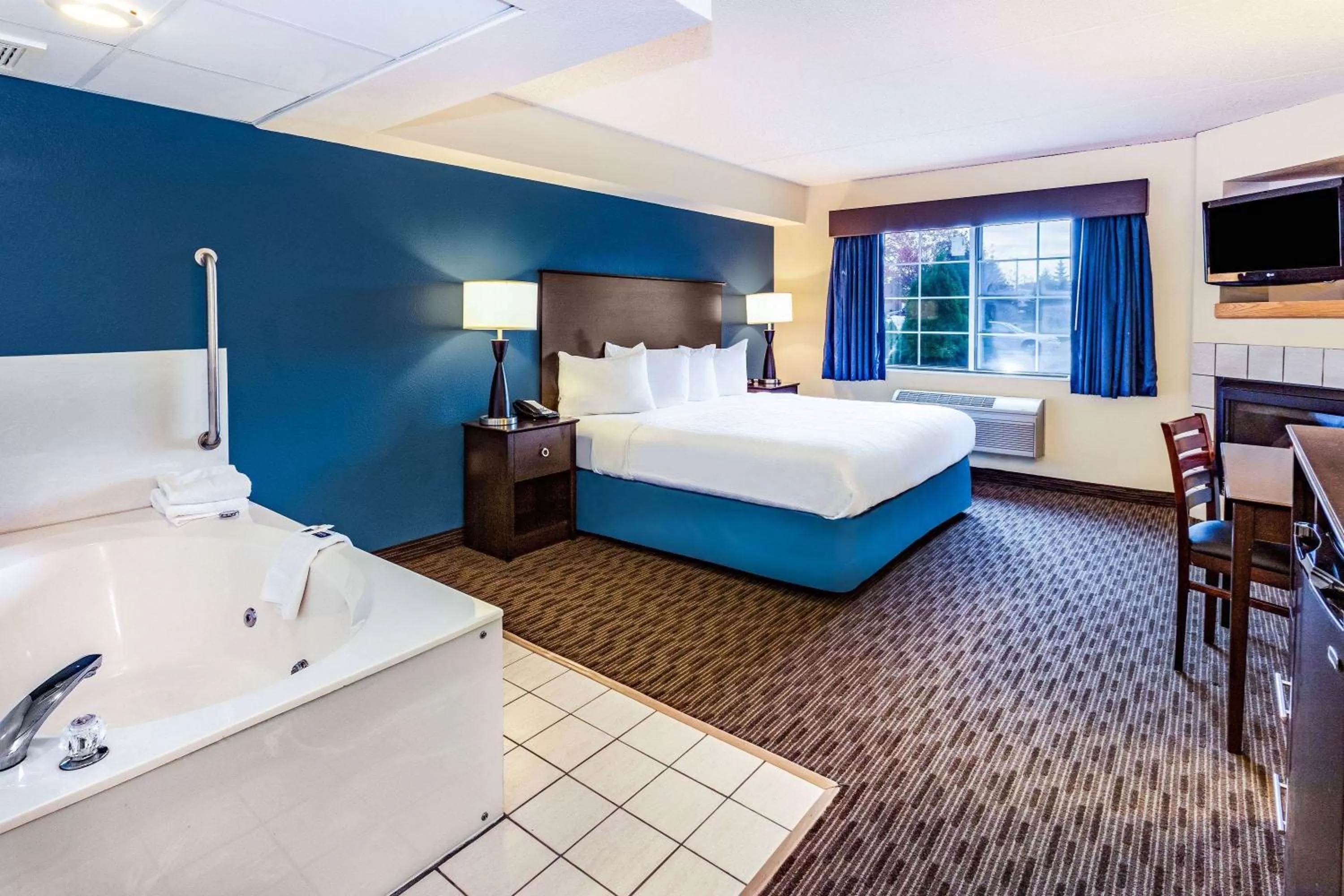 Premium One-Bedroom King Suite - Non-Smoking in AmericInn by Wyndham Hotel and Suites Long Lake