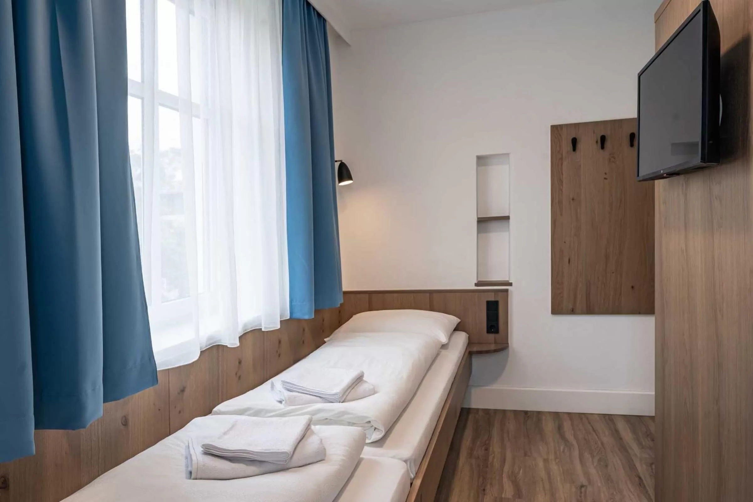 Small Twin Room - single occupancy in Villa Flöckner Bed & Breakfast