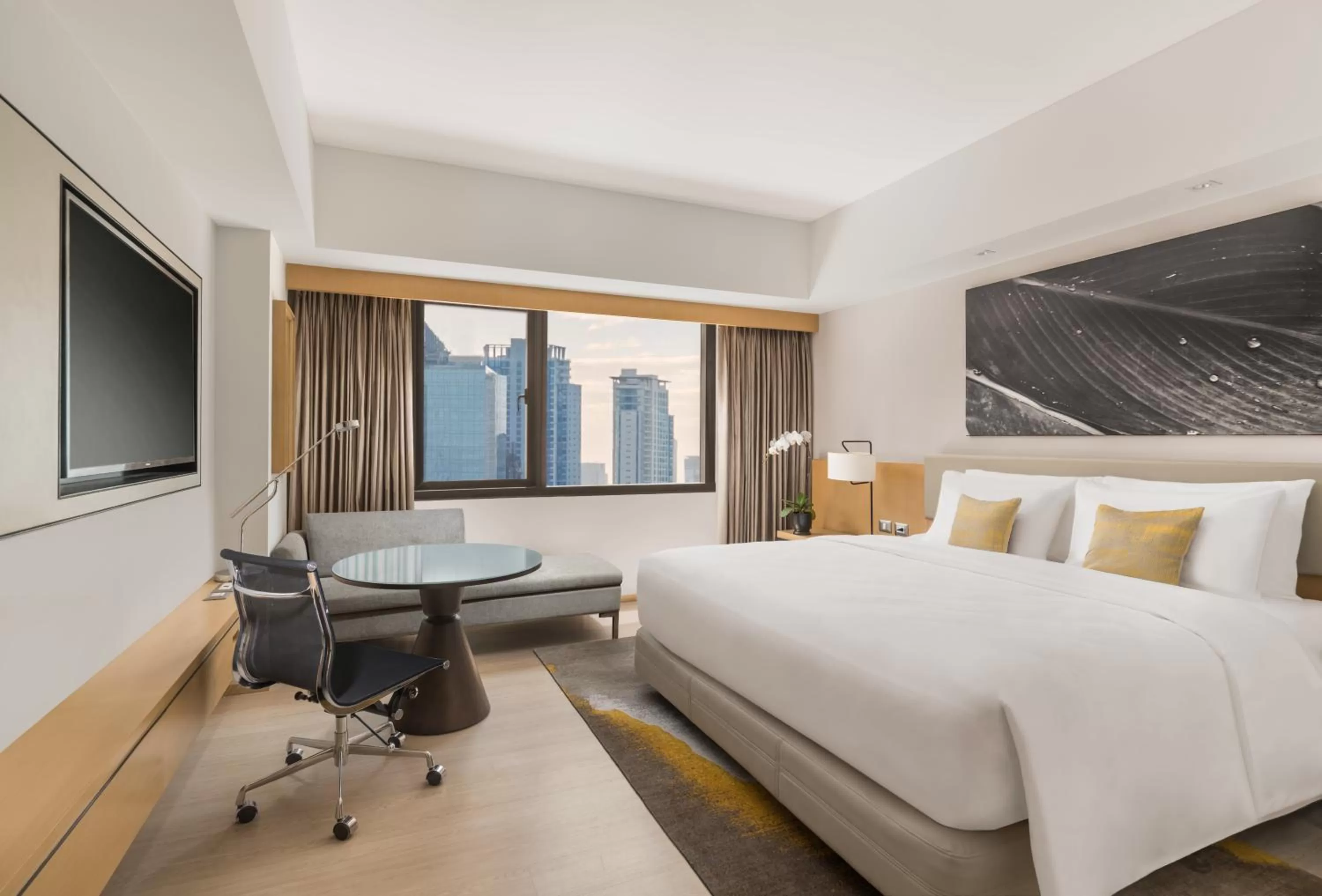 Deluxe King Room with Club Access - single occupancy in Seda Bonifacio Global City