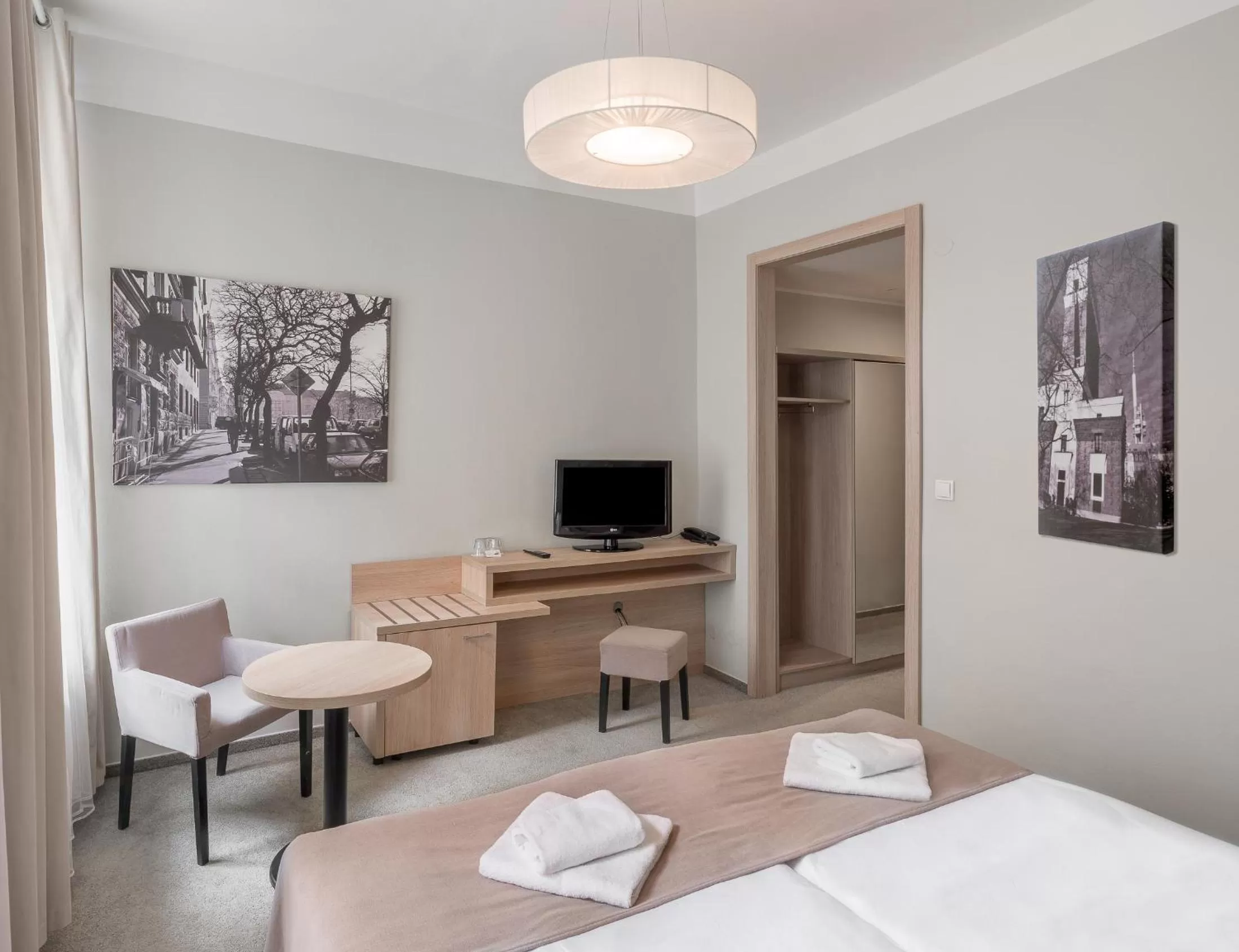 TV and multimedia in Three Crowns Hotel