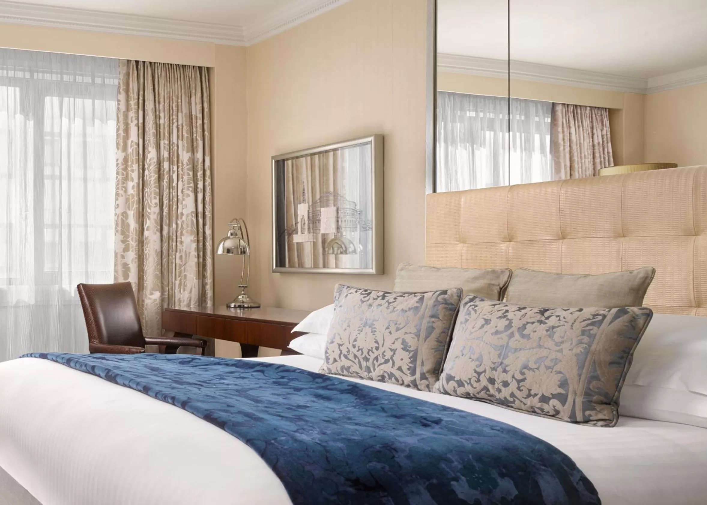 Cozy King Room in InterContinental London Park Lane by IHG