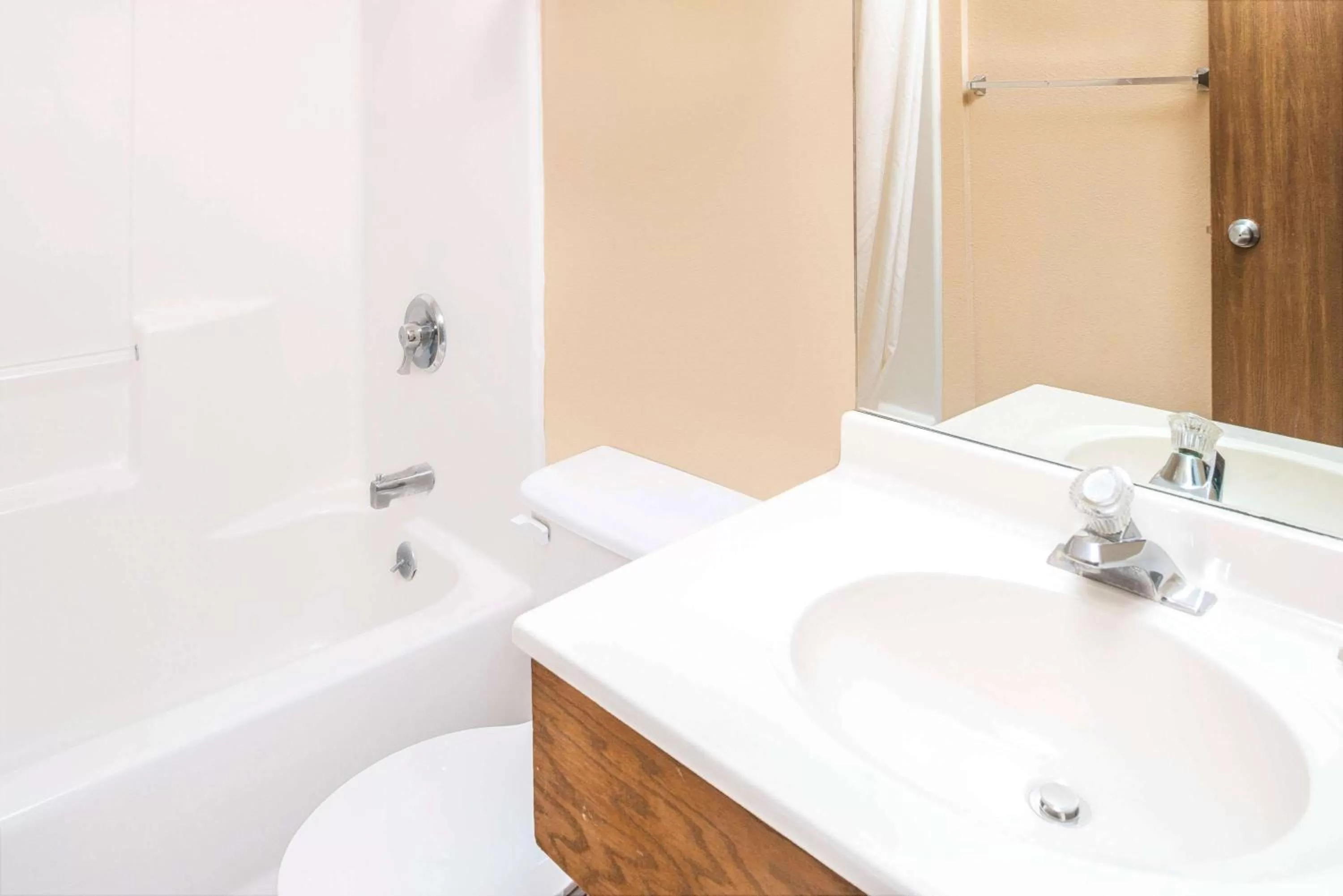 Double Room with Two Double Beds - Smoking in Super 8 by Wyndham Blair