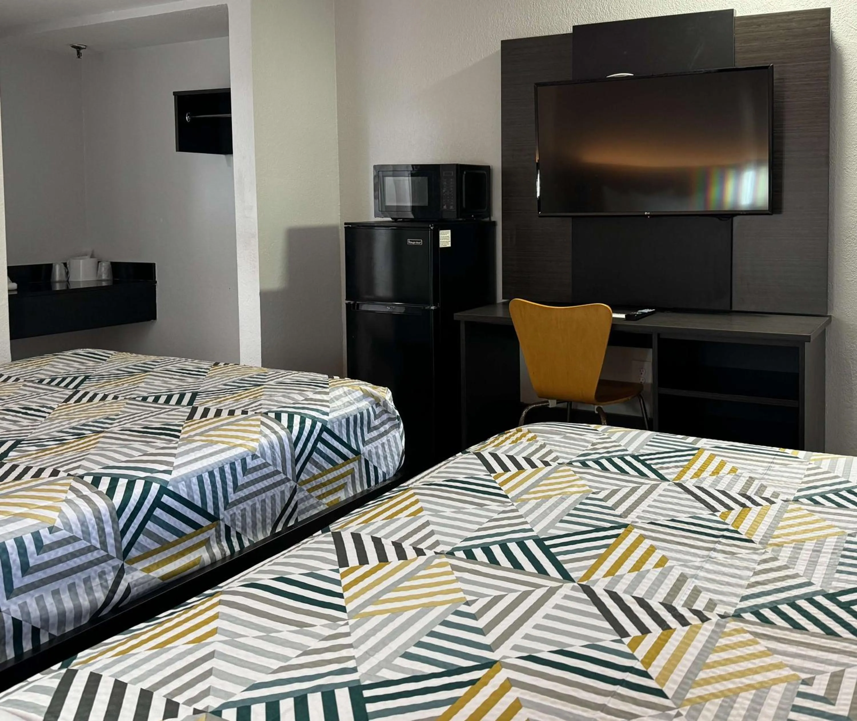 Quadruple Room in Motel 6-Bradenton, FL