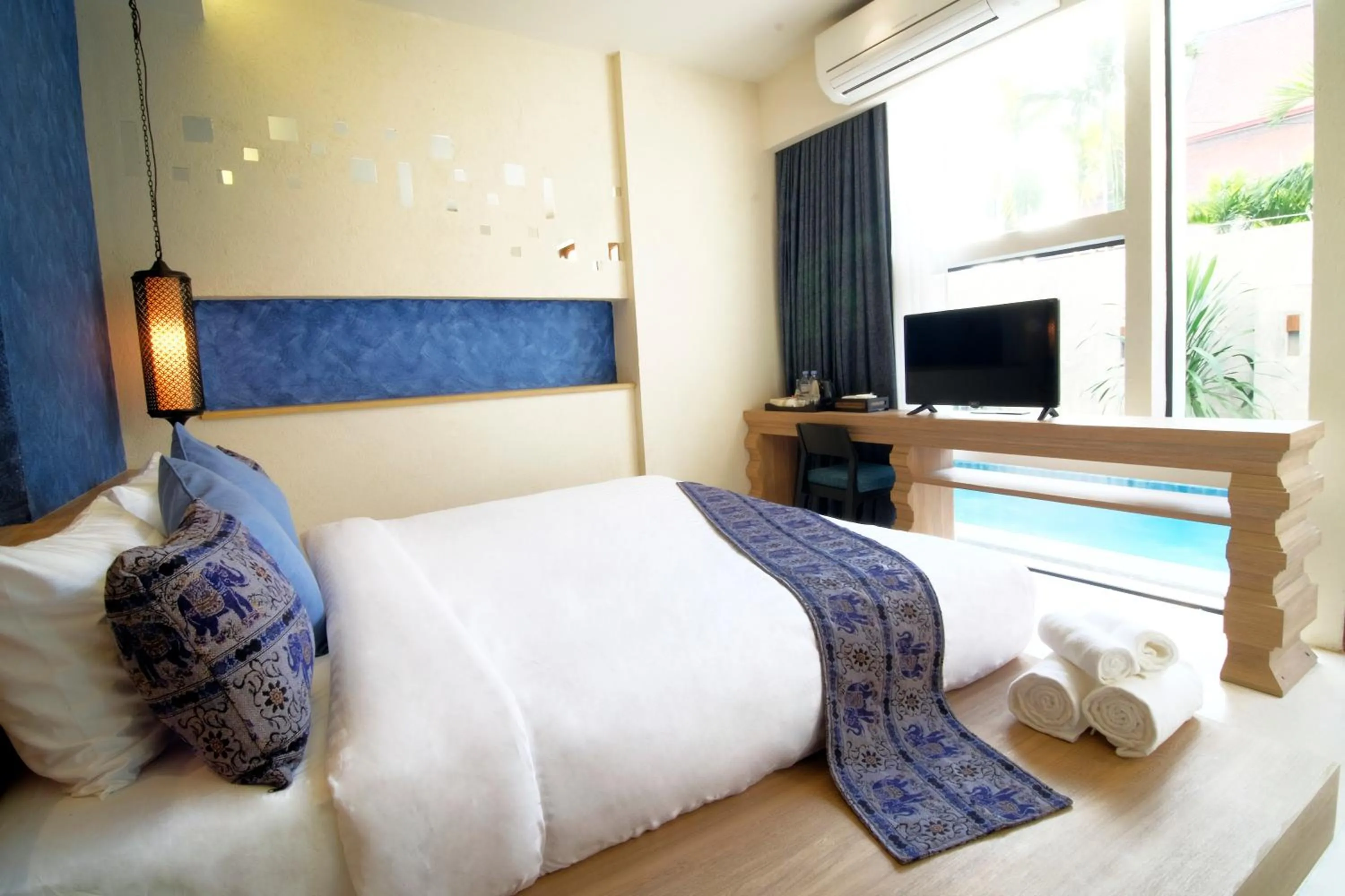 Deluxe King Room with Pool Access  in Tapae Gate Villa