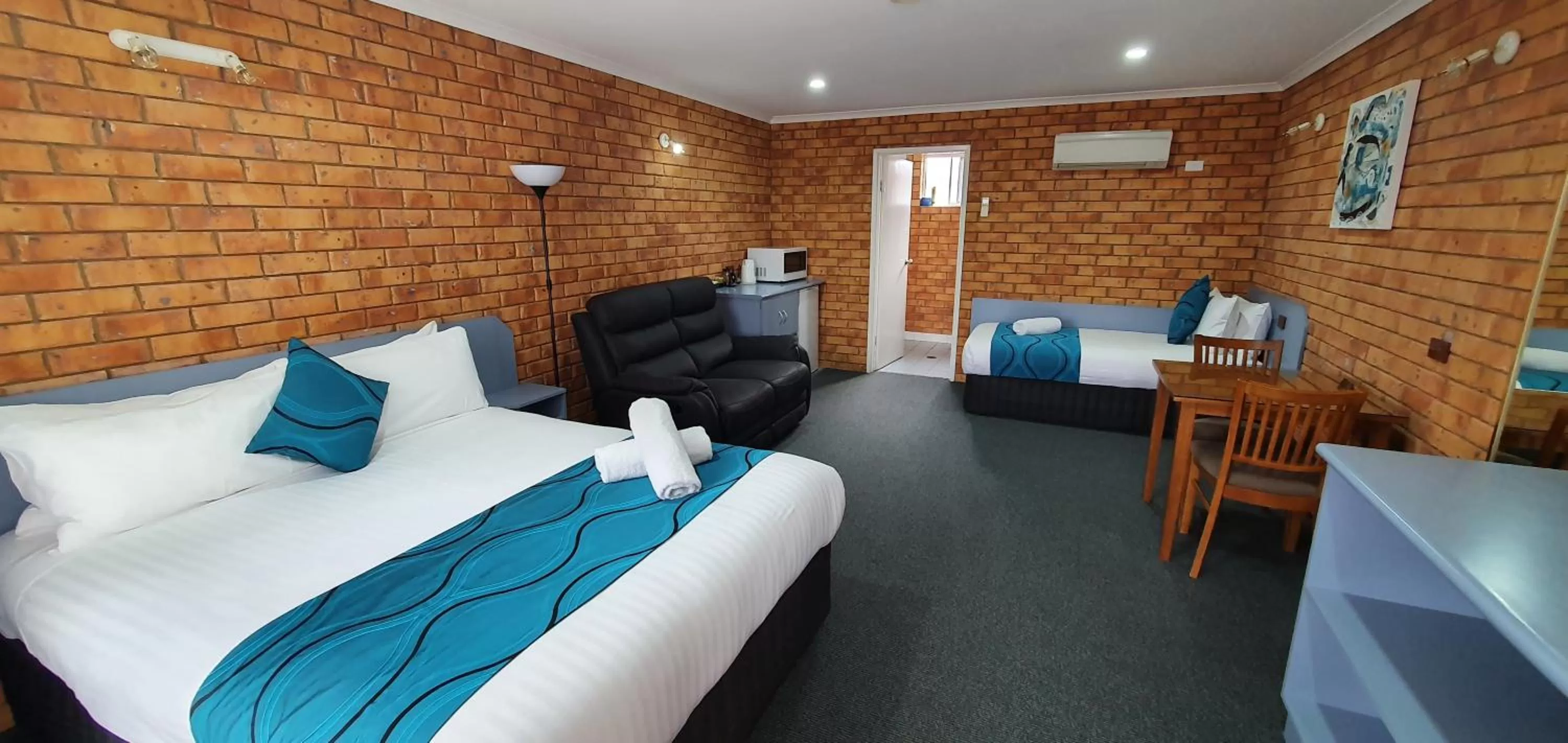 Deluxe Twin Room in Centrepoint Motel Deniliquin