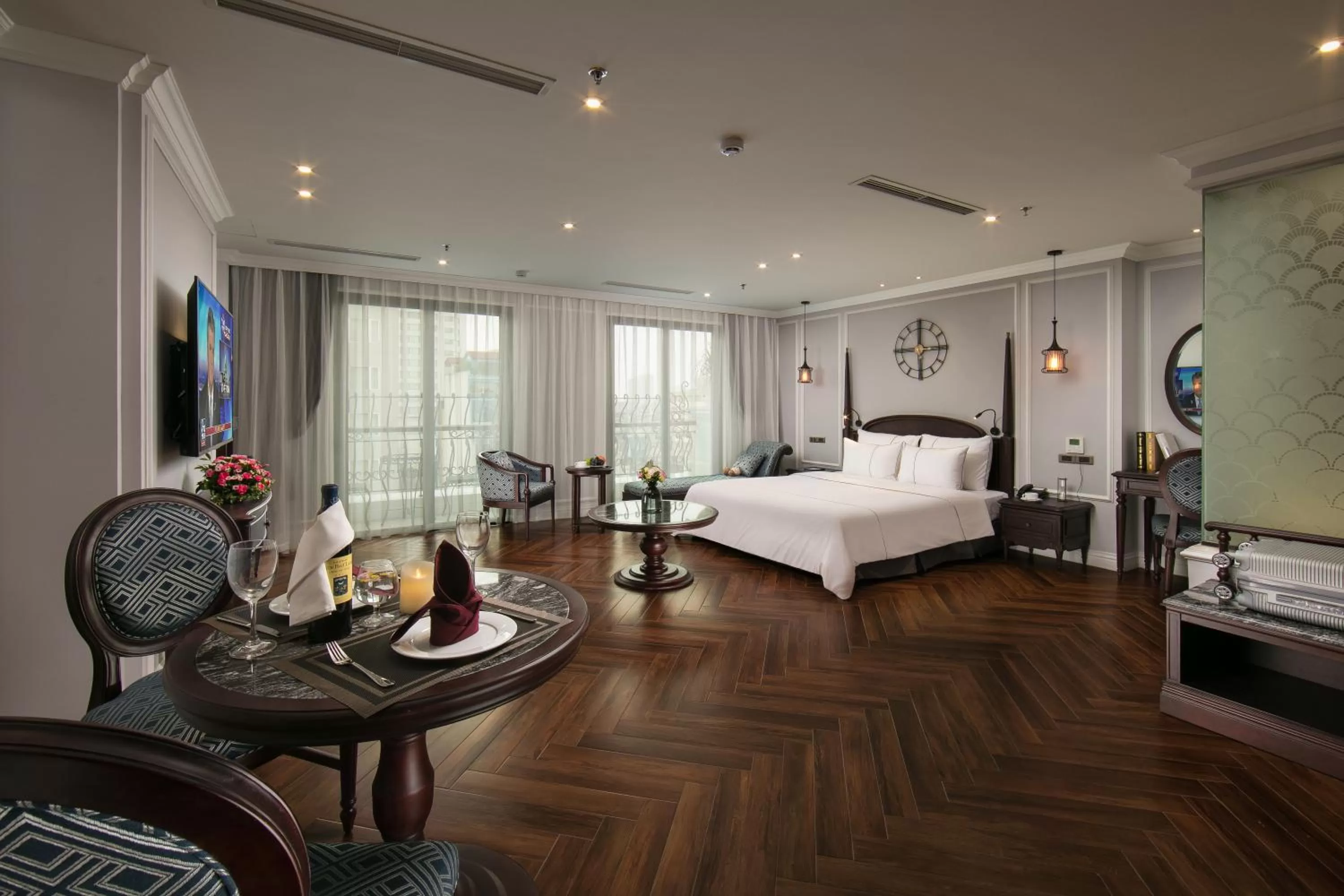 Junior Suite with Balcony in Canary Hotel