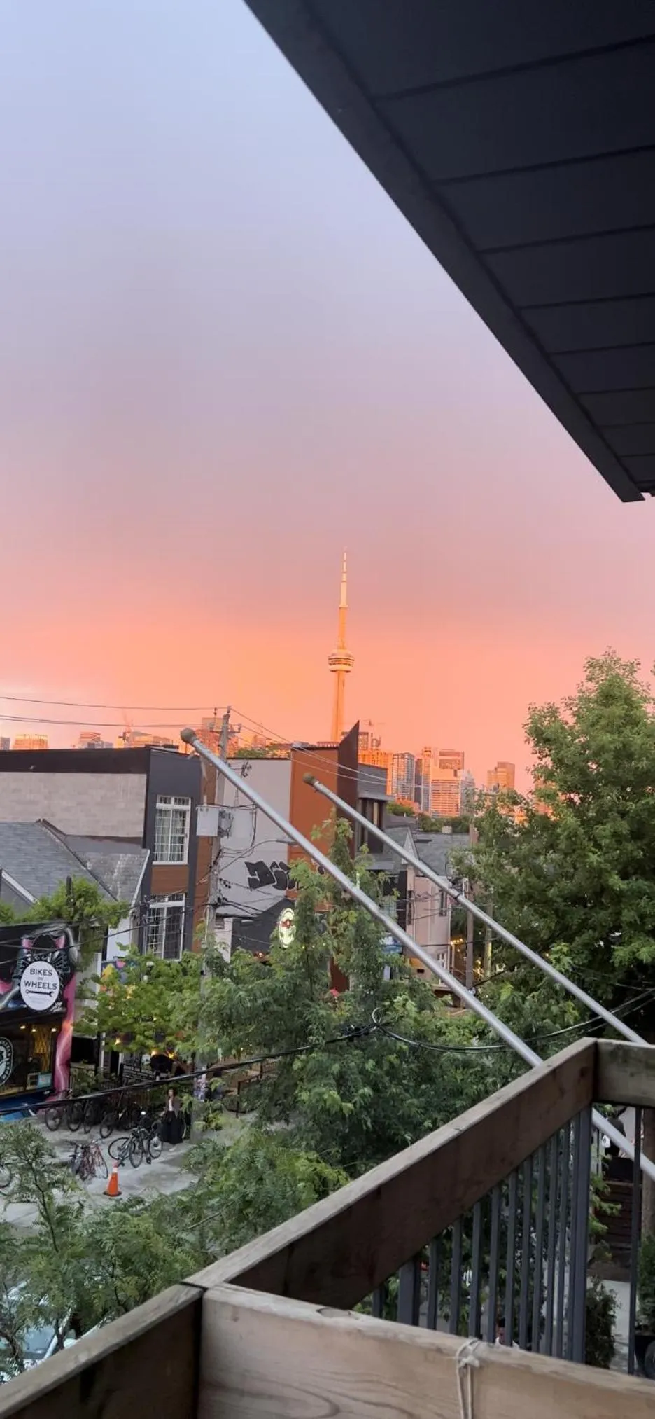 Queen Room with Balcony in Samesun Toronto