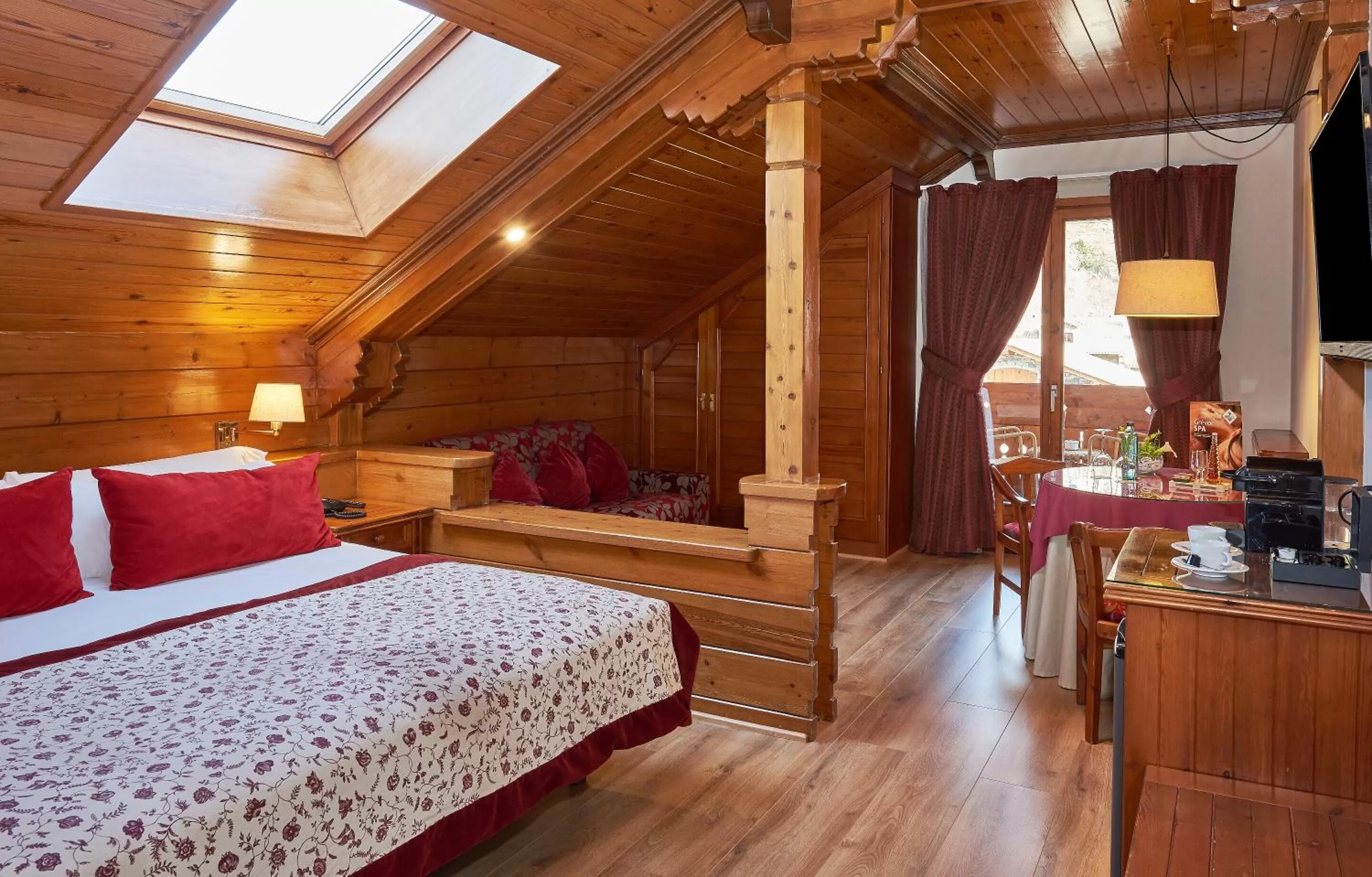 Junior Suite with Spa Access in Hotel Grèvol Spa