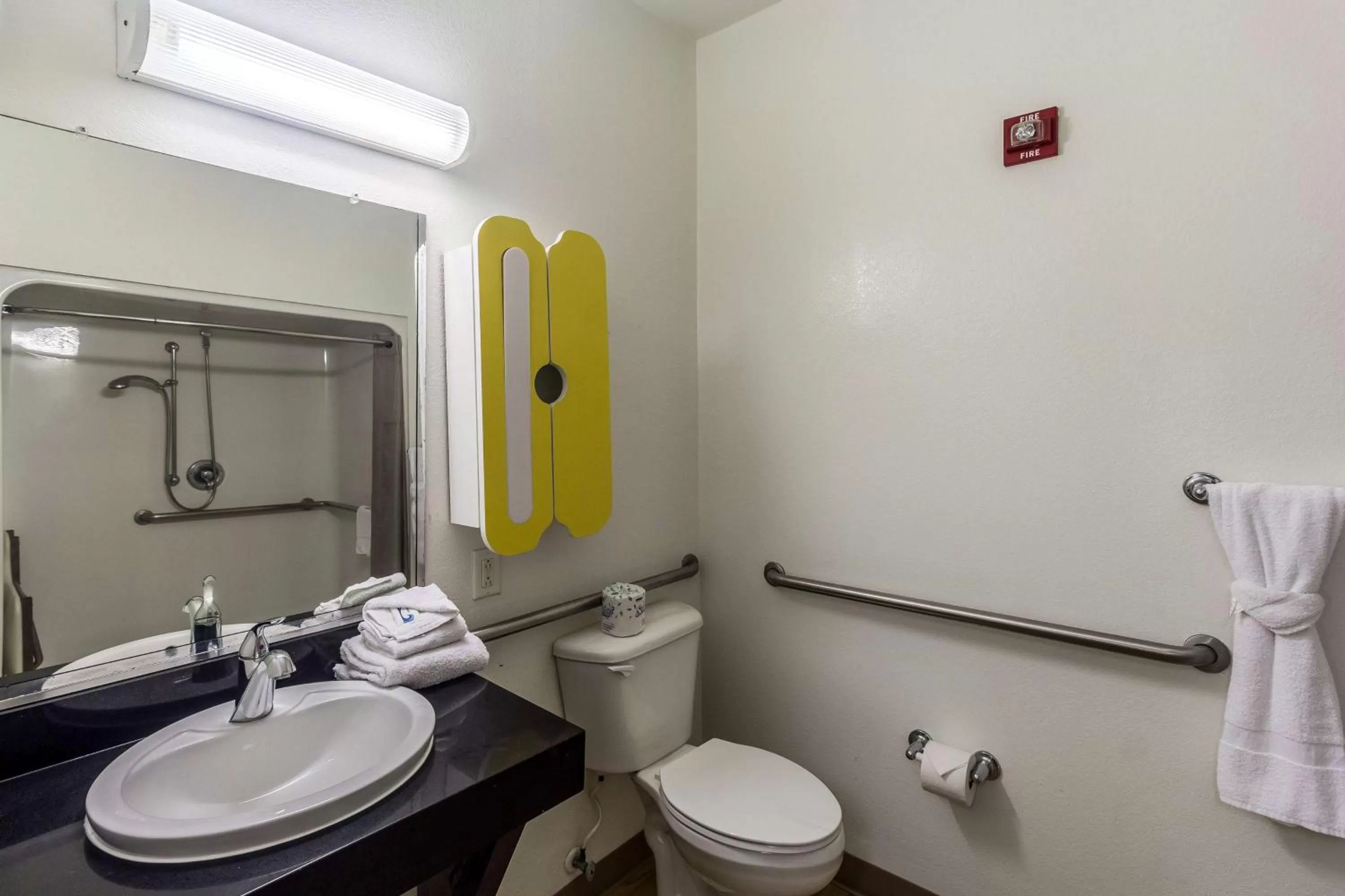 Queen Room - Disability Access - Roll in Shower in Studio 6-Mcallen, TX