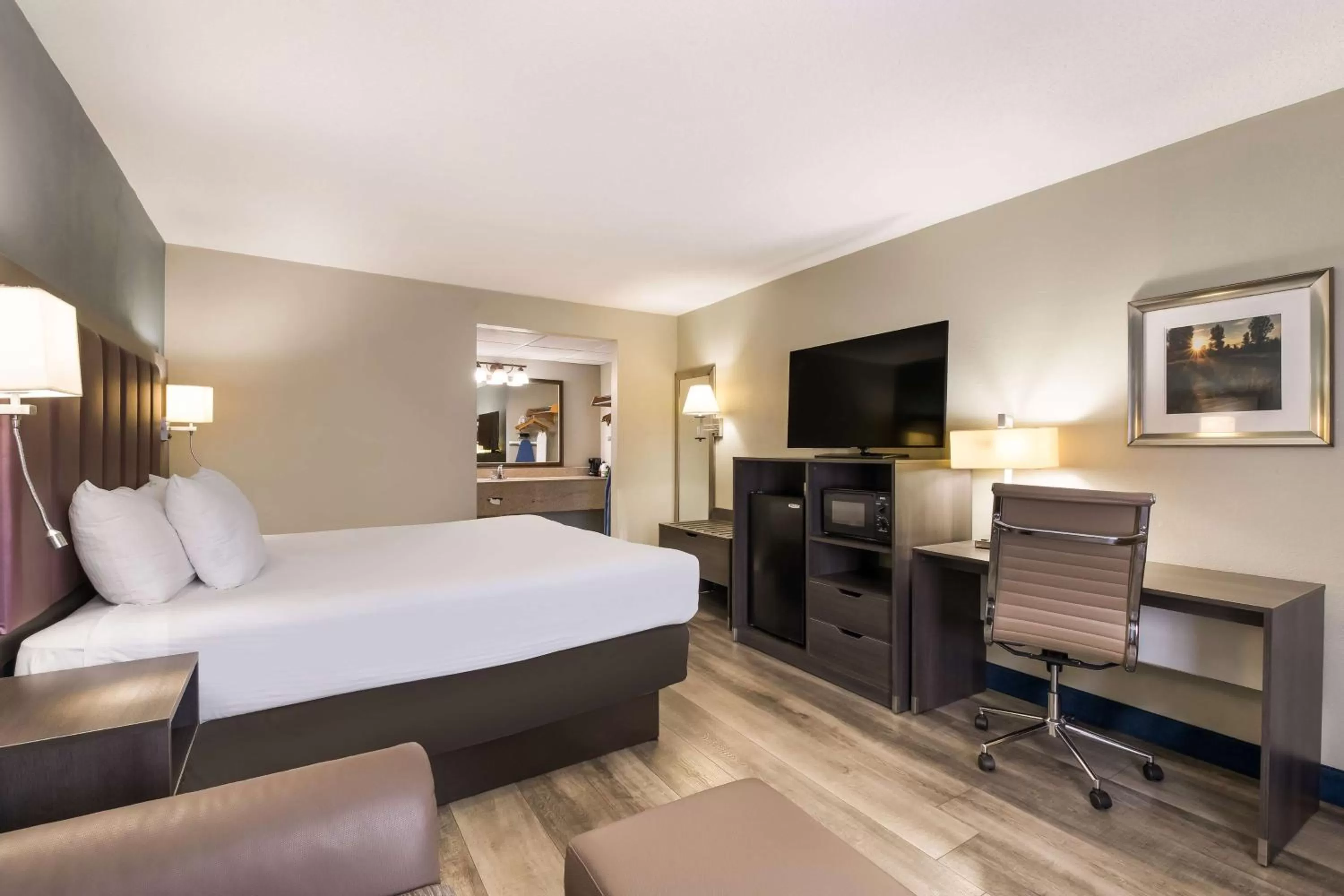 King Room with Sofa Bed in Best Western Inn Winchester