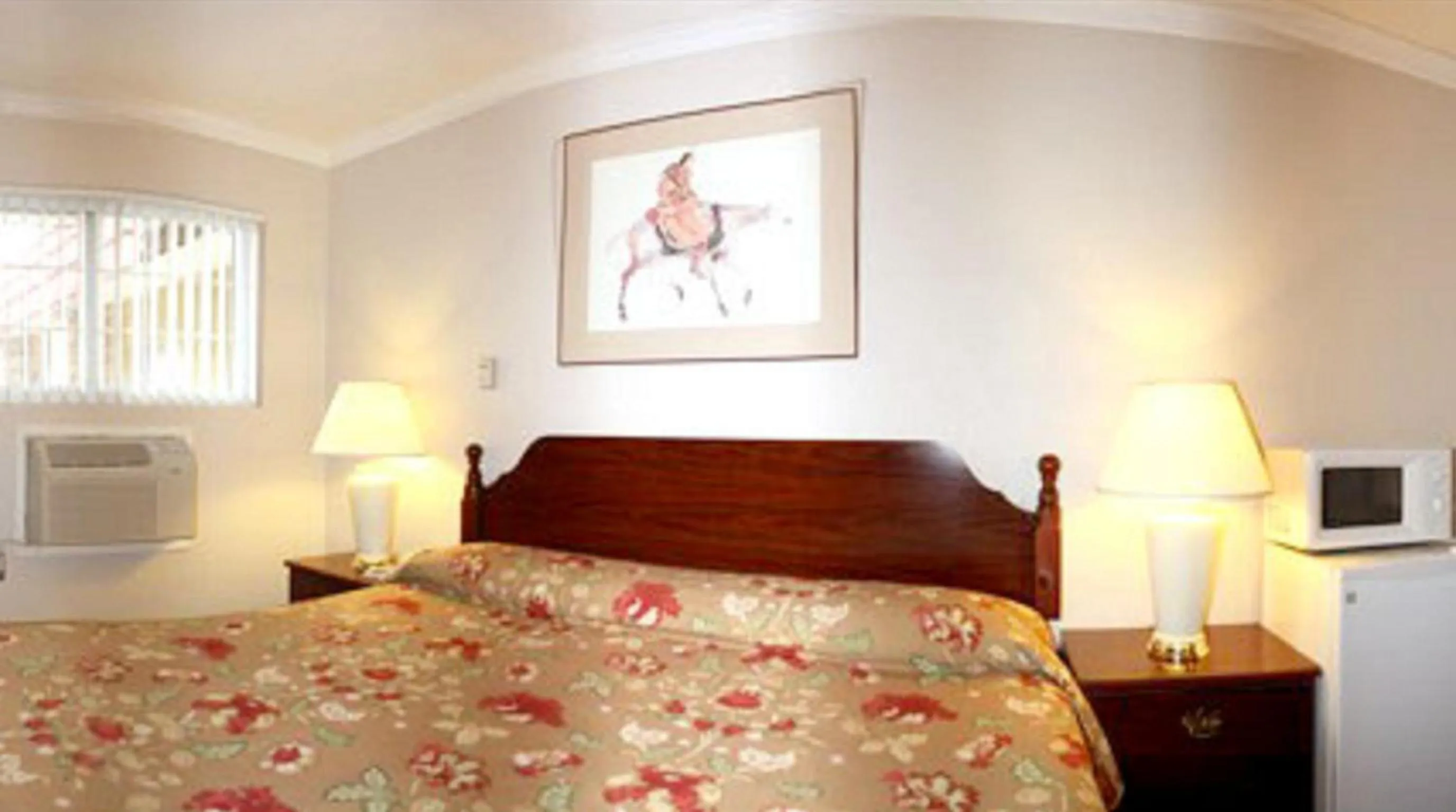 King Room - Non-Smoking in Sunset Inn and Suites West Sacramento