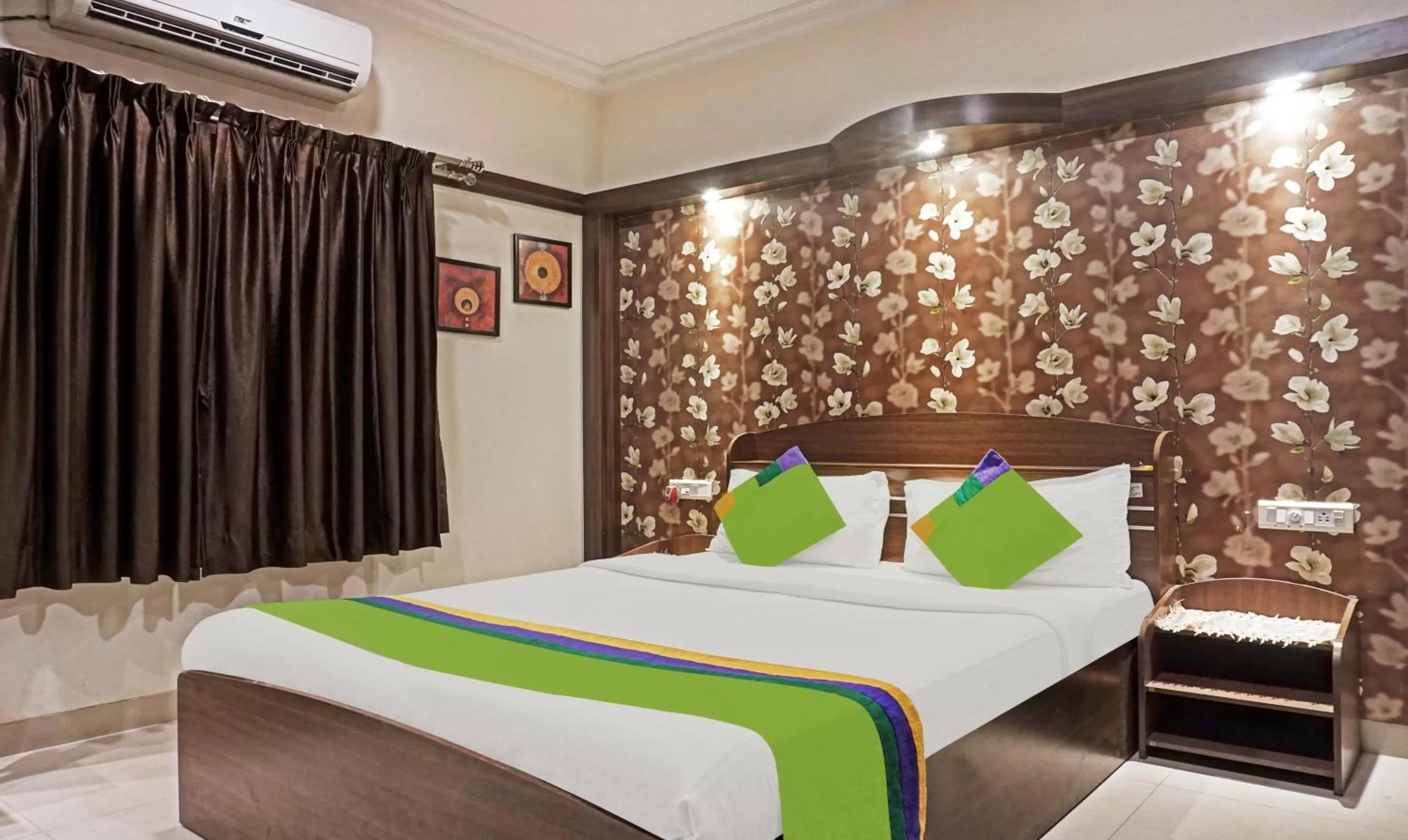 Deluxe Double Room - single occupancy in Treebo Excellent Home