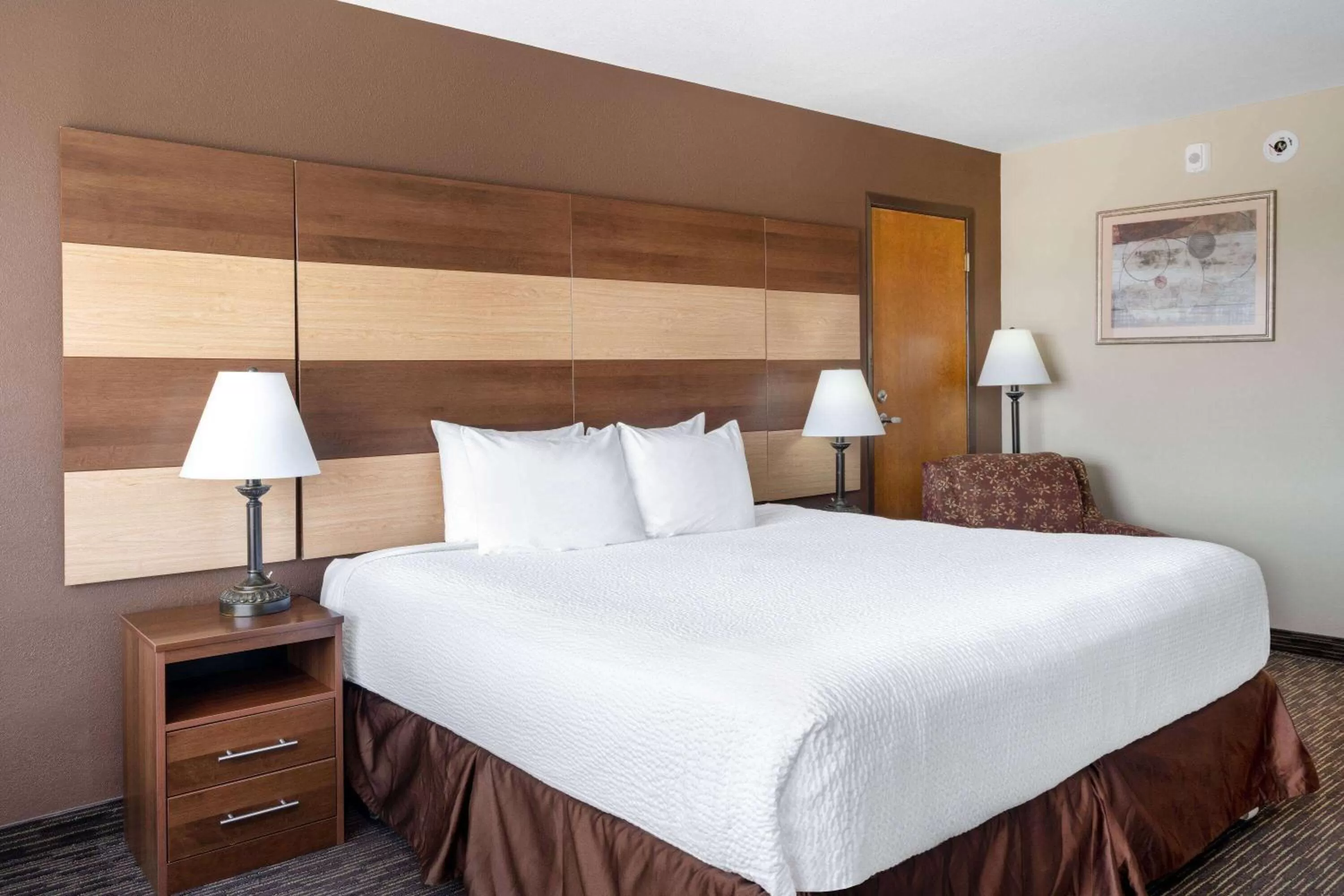 King Room - Non-Smoking in AmericInn by Wyndham Cedar Rapids North