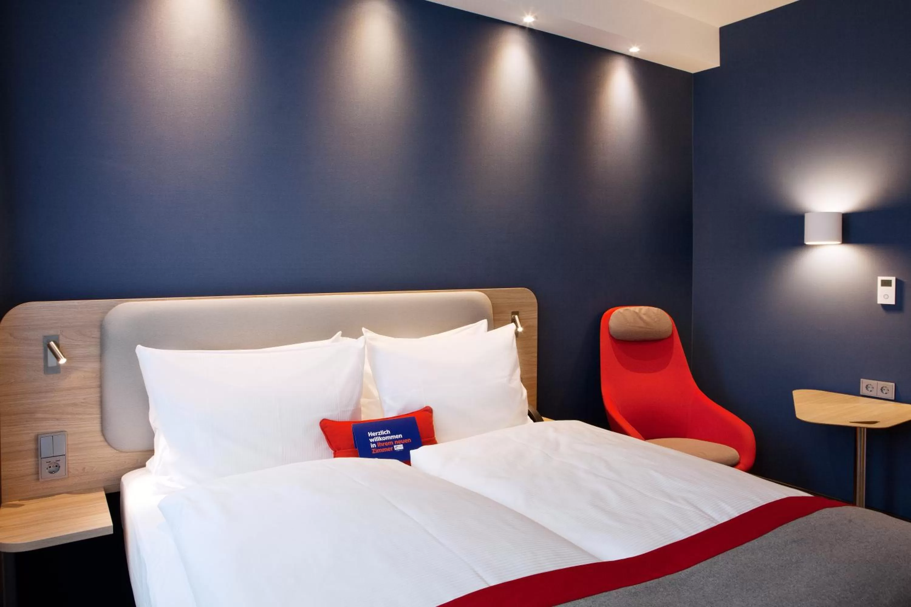 Double Room - Disability Access with Roll-in Shower in Holiday Inn Express - Siegen by IHG
