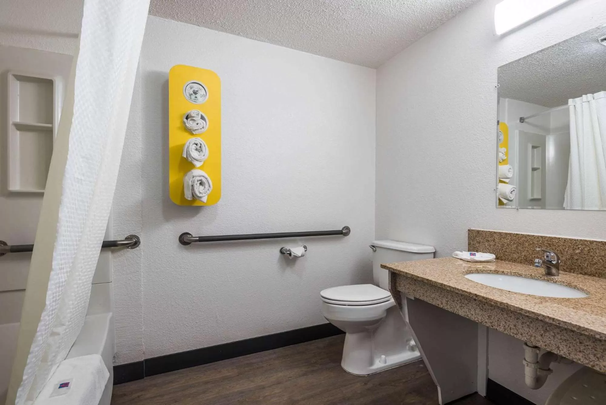 Queen Room - Disability Access in Motel 6-Bridgeview, IL