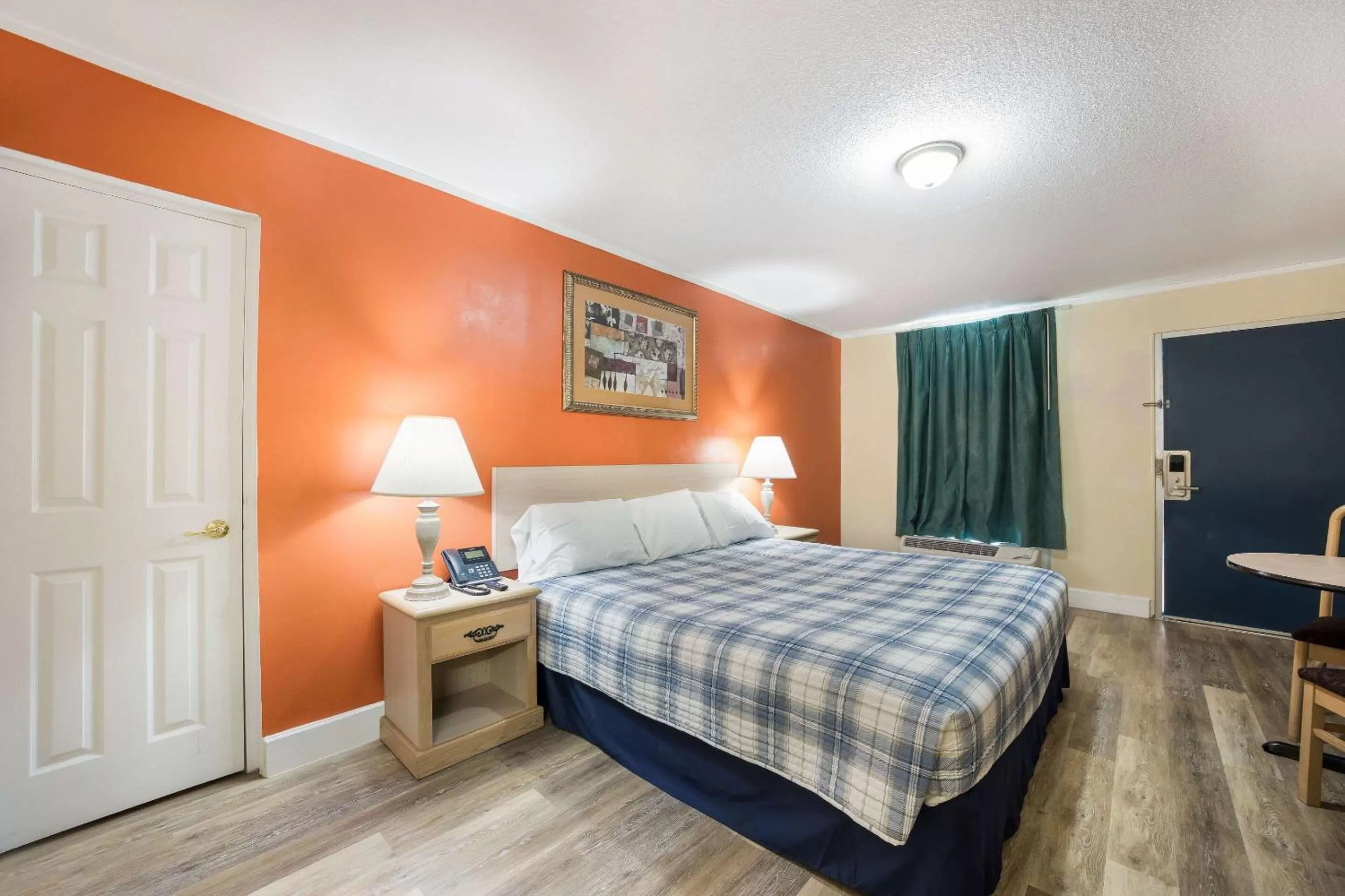 King Room - Accessible/Smoking in Rodeway Inn Cecil