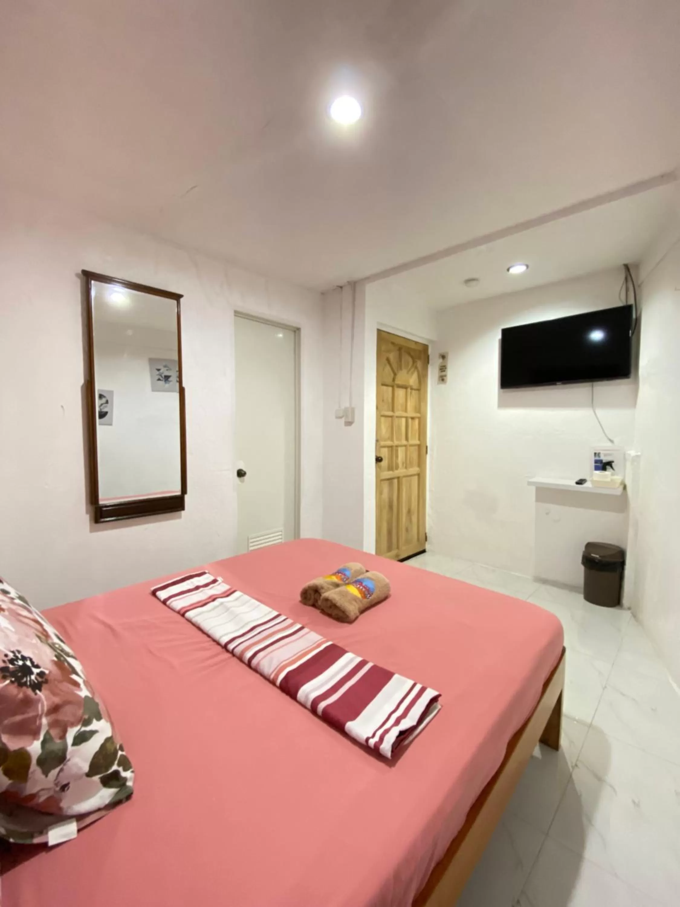 Standard Queen Room in West Coast Beach House