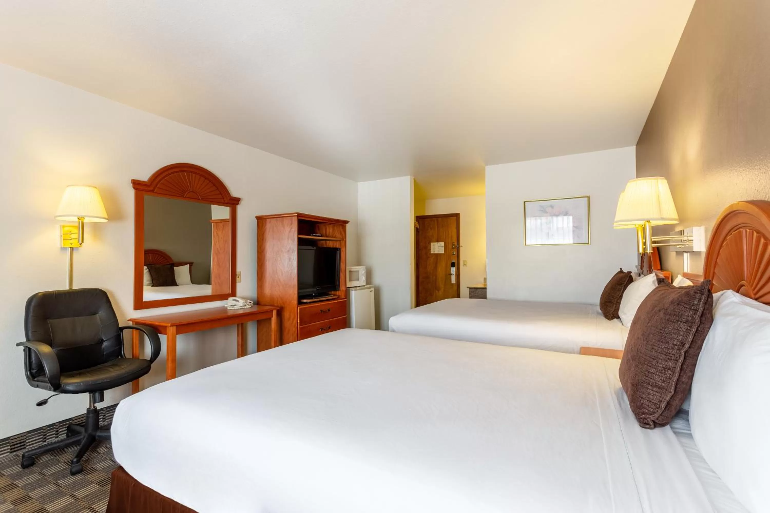 2 Queen Beds Non Smoking - single occupancy in Americas Best Value Inn Burns